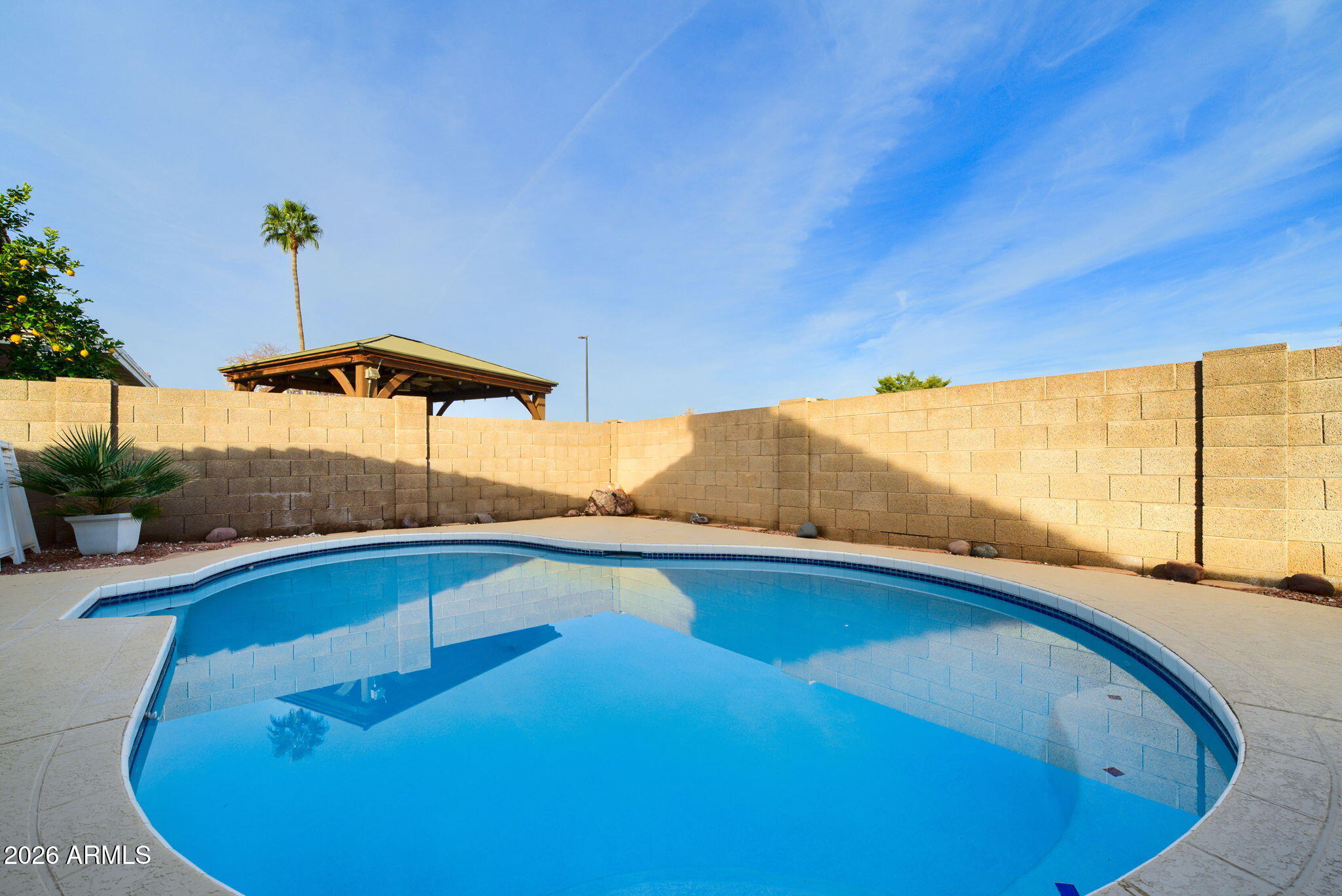 458 W SMOKE TREE Road