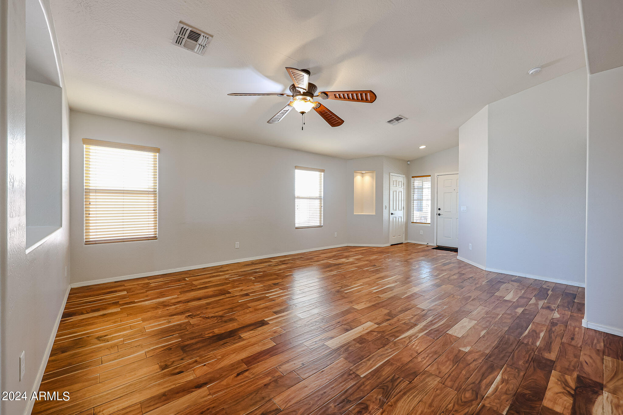 7423 W PUEBLO Avenue