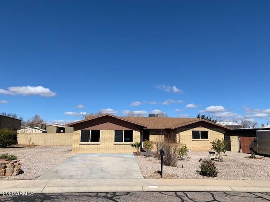 Very nice home! This home has been completely remodeled and offers 3 bedroom plus a huge multifunctional room that could be a 4th
bedroom. Open concept kitchen/dining area and a very large family room with a wood burning fireplace., wide entryway, granite in kitchen and bathrooms, tile in
all the main areas and carpet in bedrooms. Central AC , new windows, roof and more. paved driveway gives you plenty of room for your cars and RV/Toys. The
backyard has a block wall all around and a covered patio. Check this house at your earliest opportunity.
