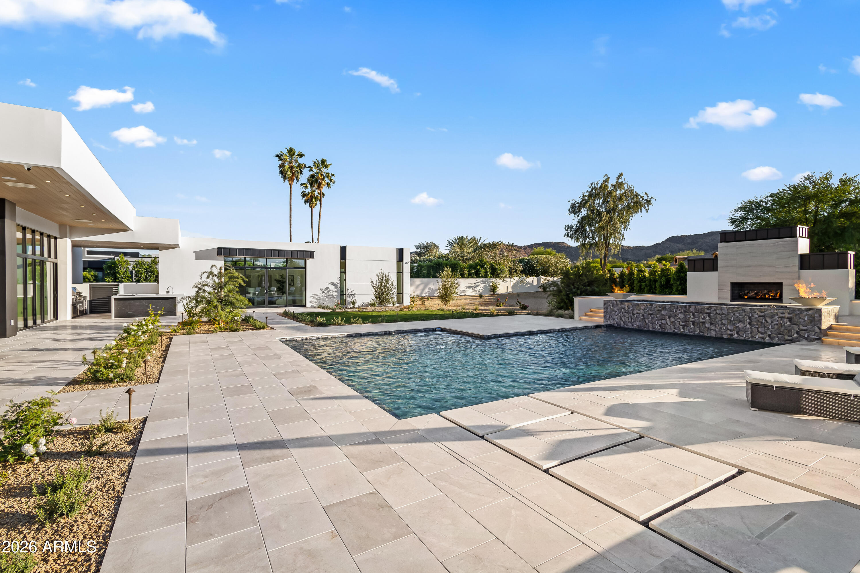 CAMELBACK COUNTRY CLUB ESTATES - Residential