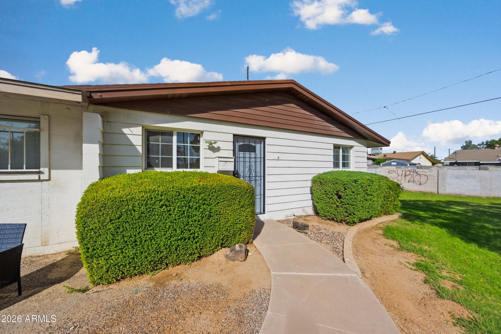 Photo of 7113 W Minnezona Avenue, Phoenix, AZ 85033 (MLS # 7094884)