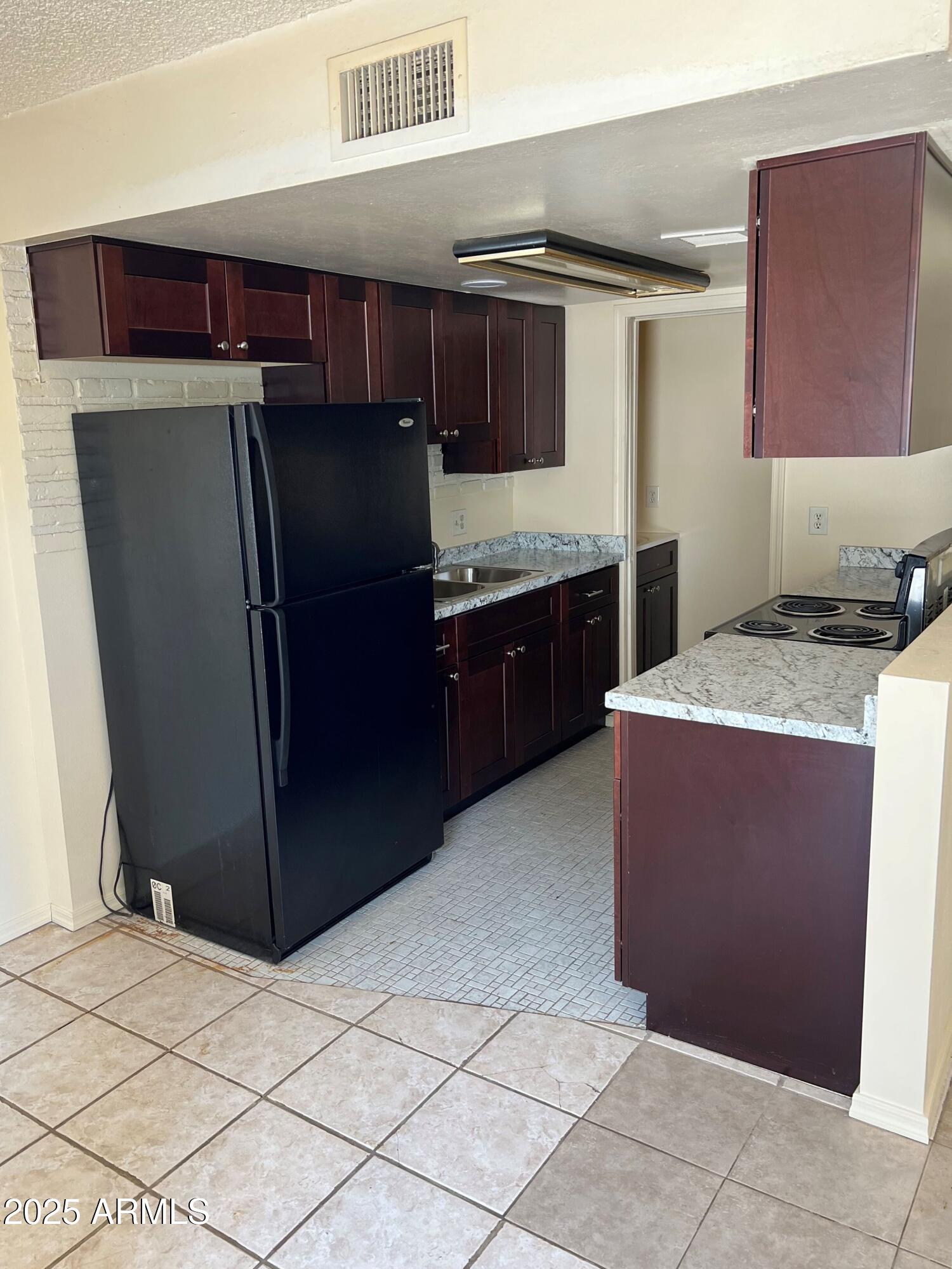 4718 E Portland Street