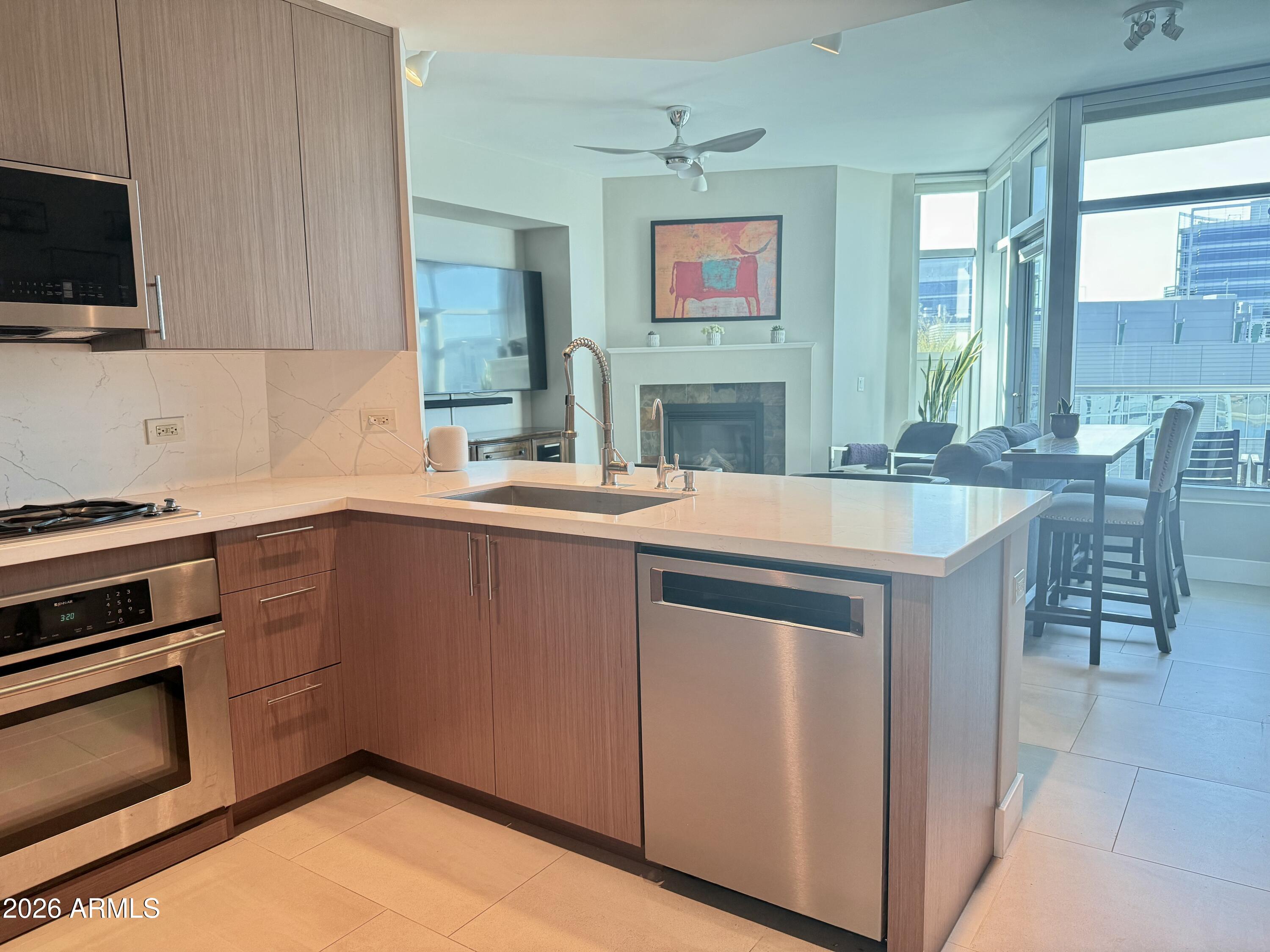 140 E RIO SALADO Parkway 702