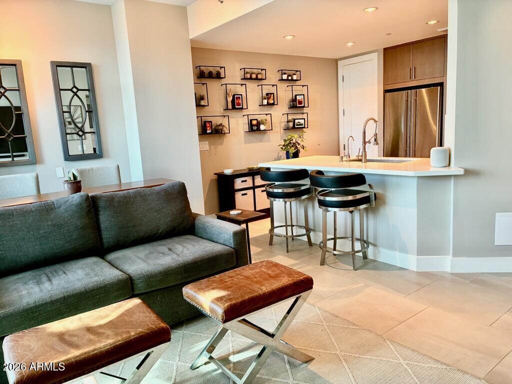 140 E RIO SALADO Parkway 702