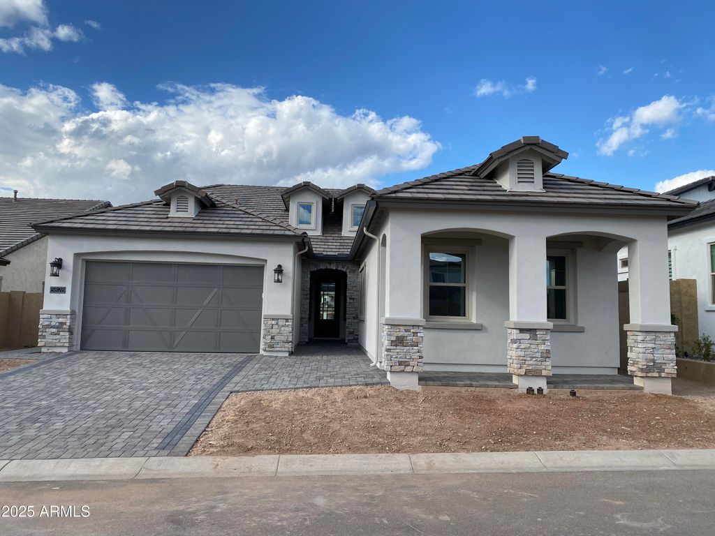 Photo of 6860 S Crosscreek Drive, Chandler, AZ 85249 (MLS # 6936062)
