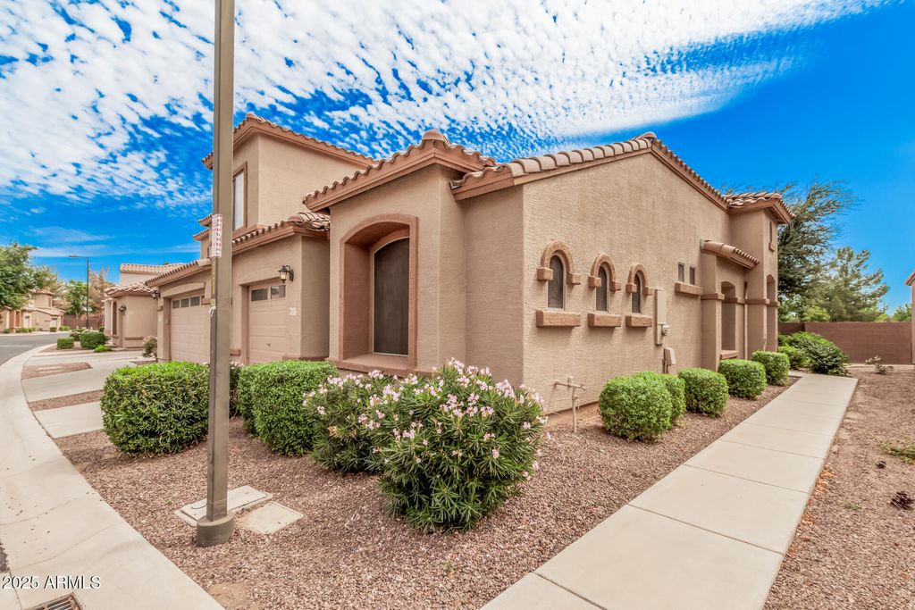 Photo of 2600 E Springfield Place #13, Chandler, AZ 85286 (MLS # 6924049)