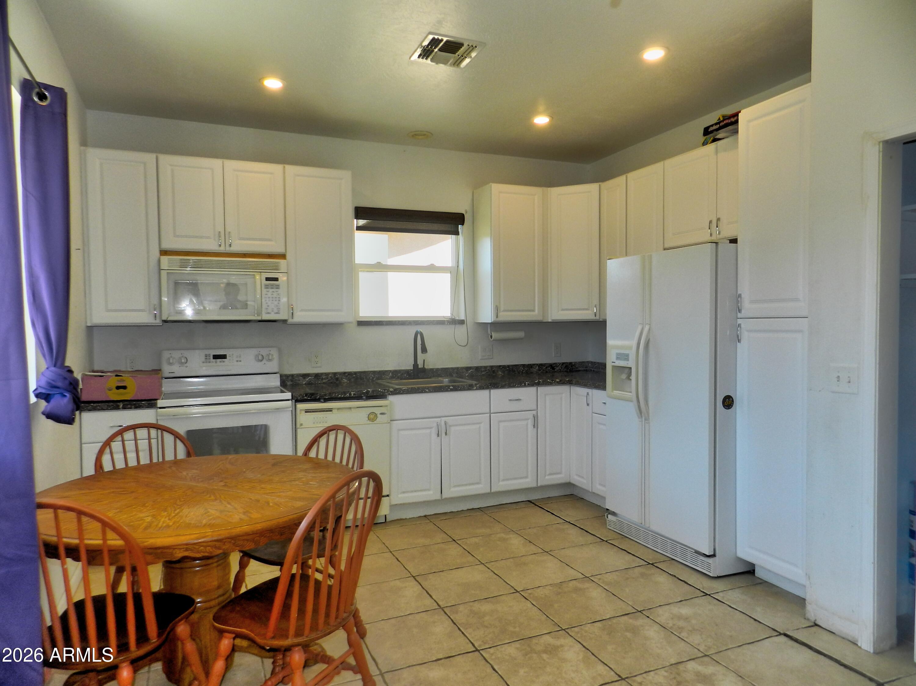 862 E CHERRY HILLS Way