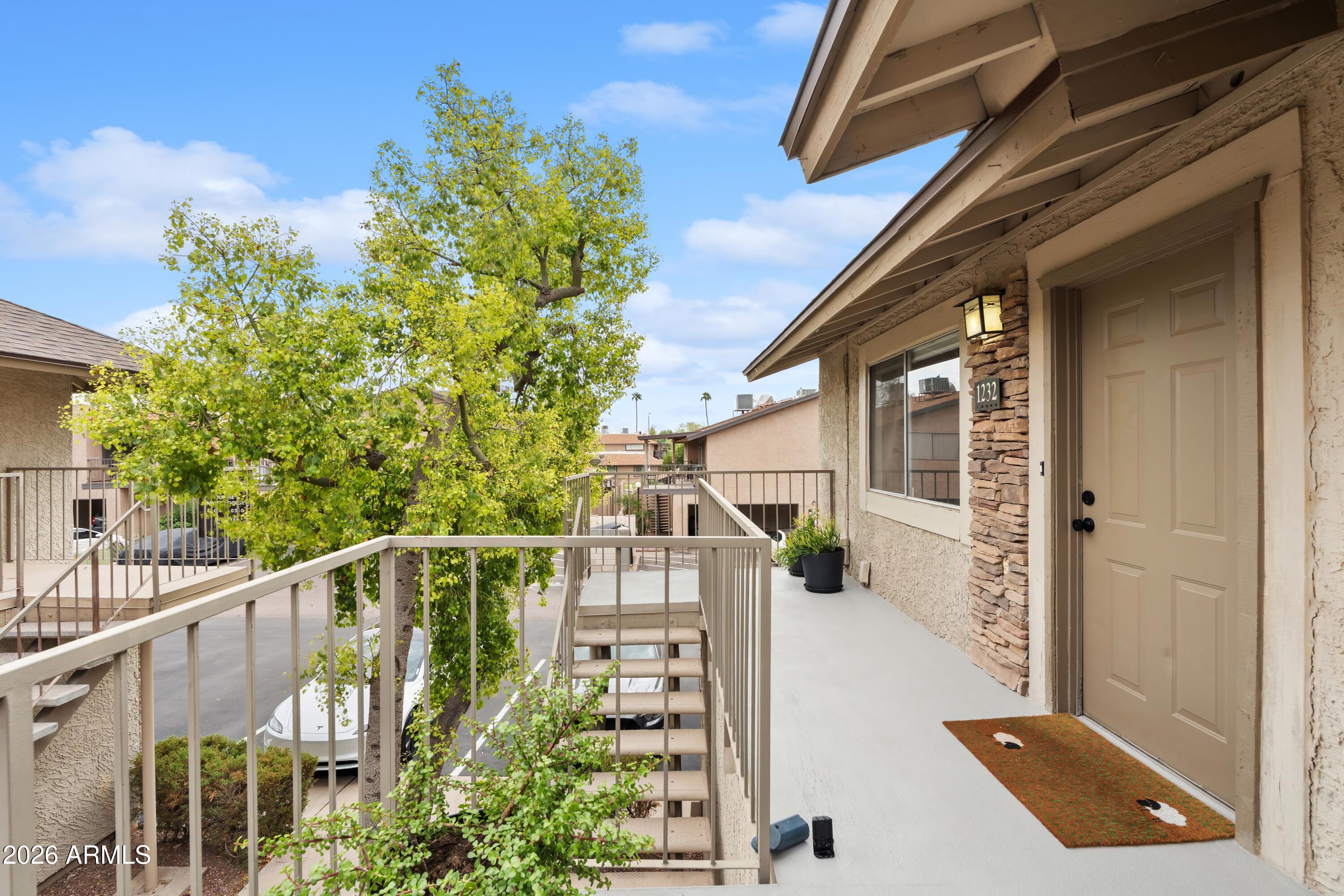 1232 N 85TH Place