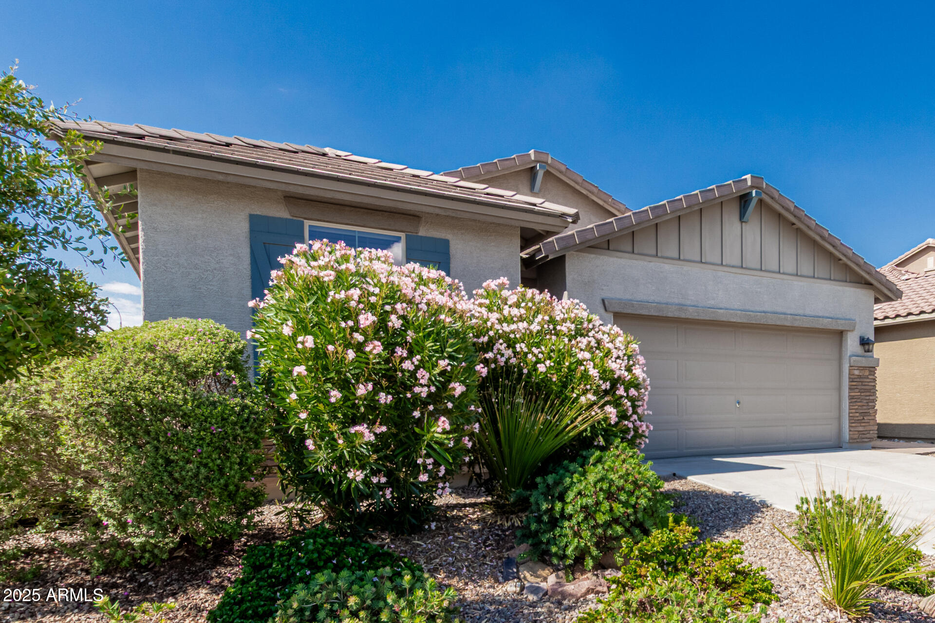 9822 W CARON Drive