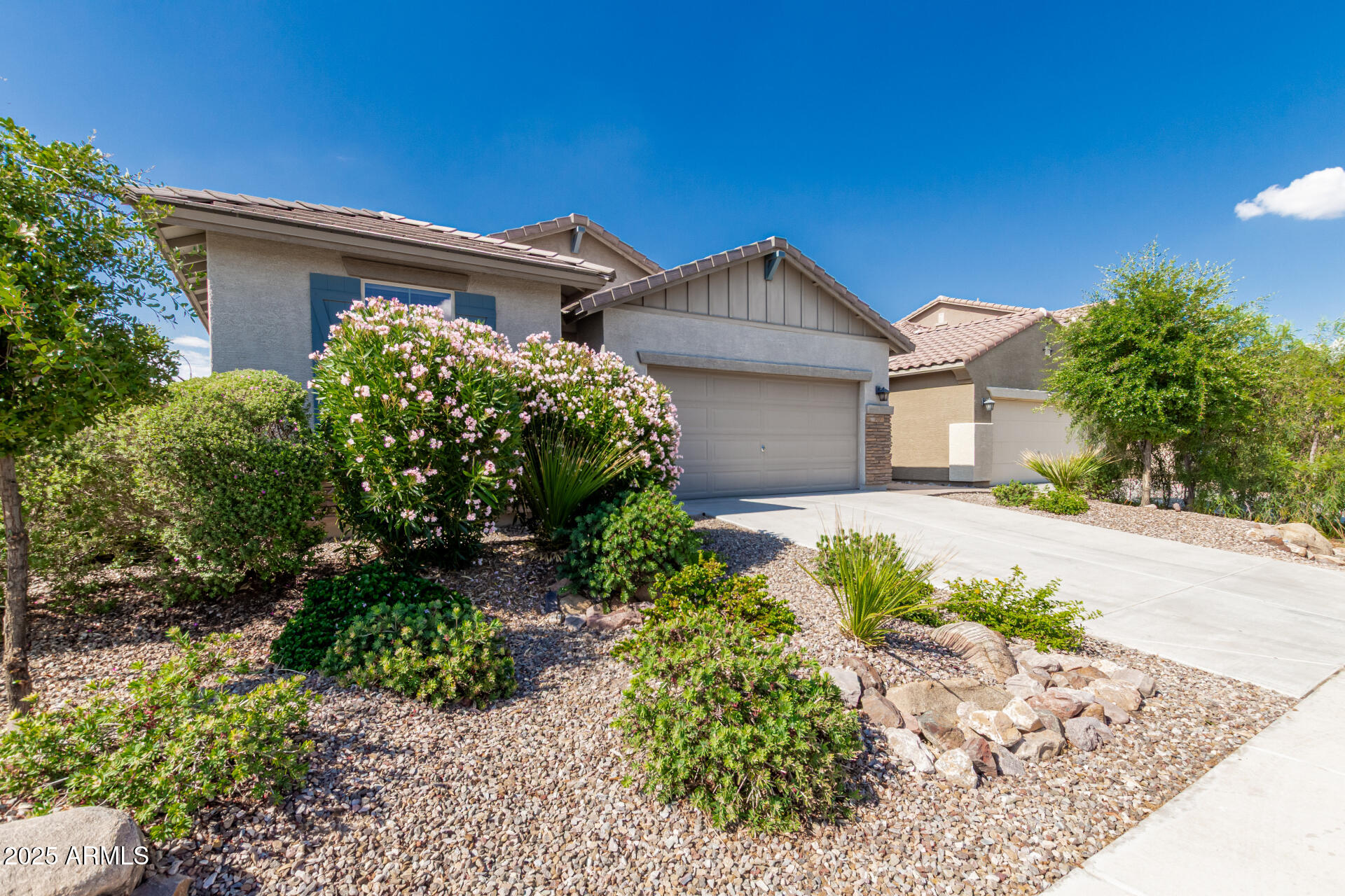 9822 W CARON Drive