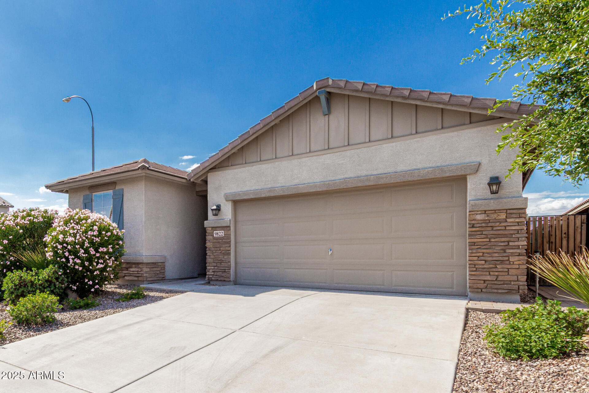 9822 W CARON Drive