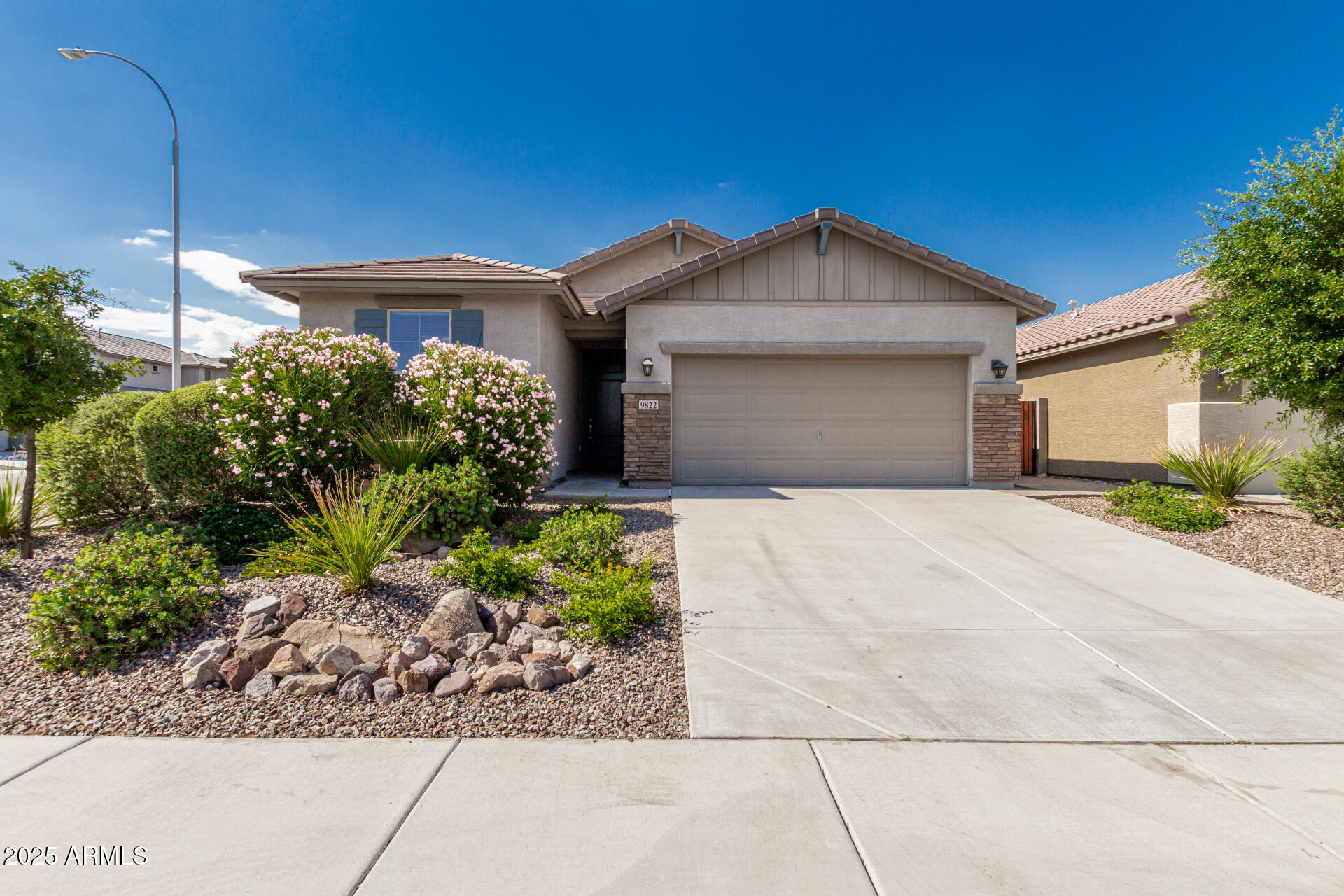 9822 W CARON Drive
