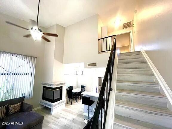 500 N ROOSEVELT Avenue 53