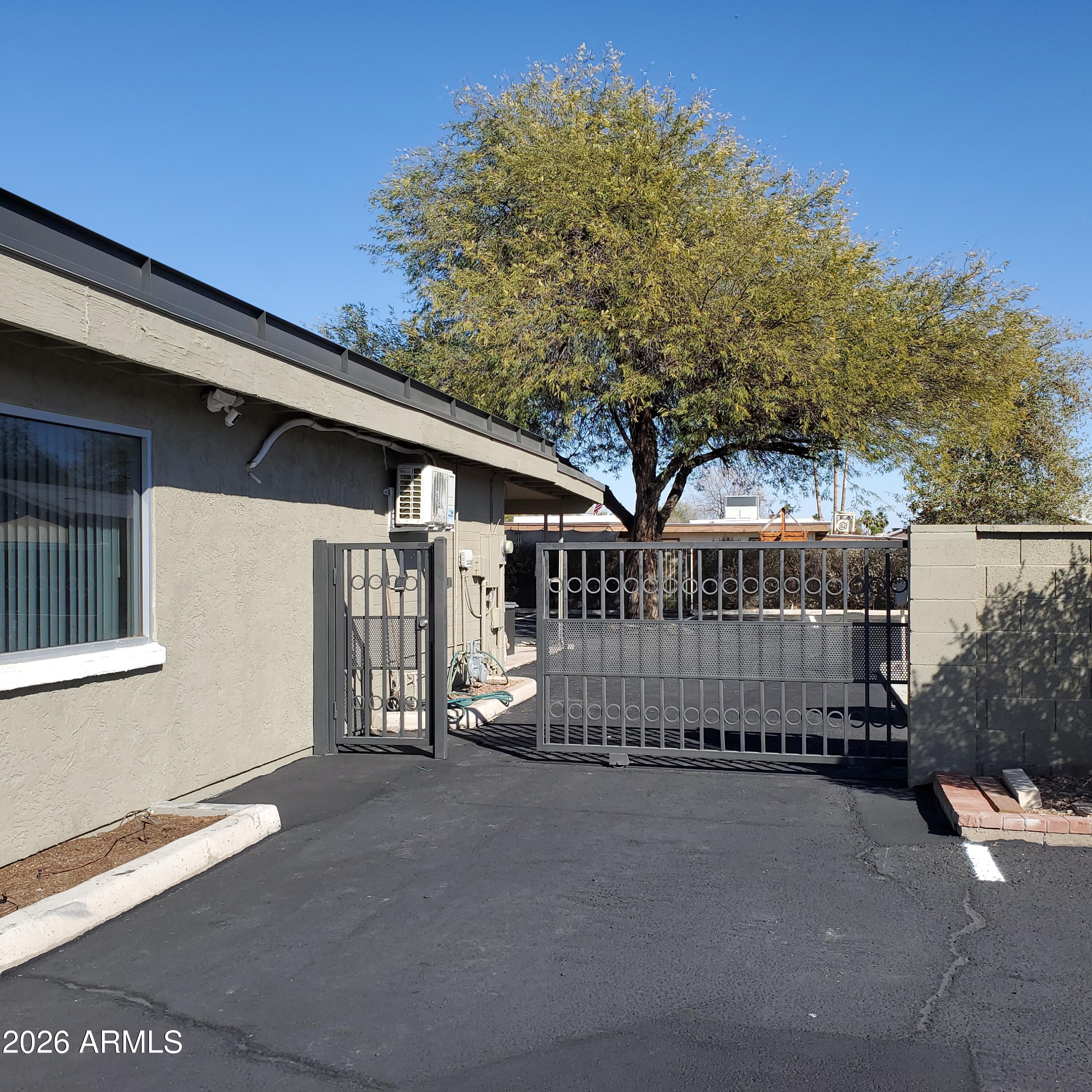 877 N ALMA SCHOOL Road