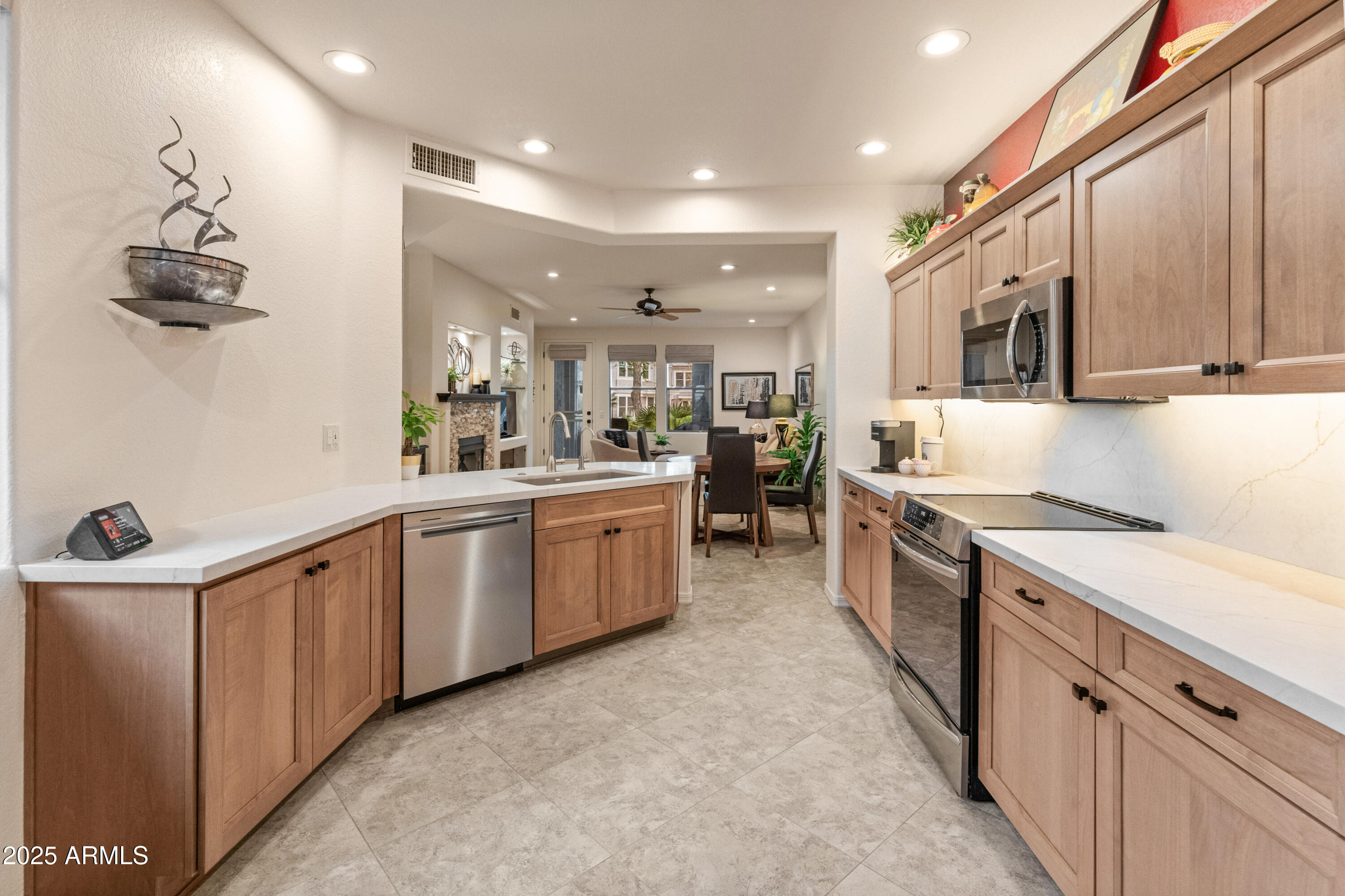 15221 N CLUBGATE Drive 1138
