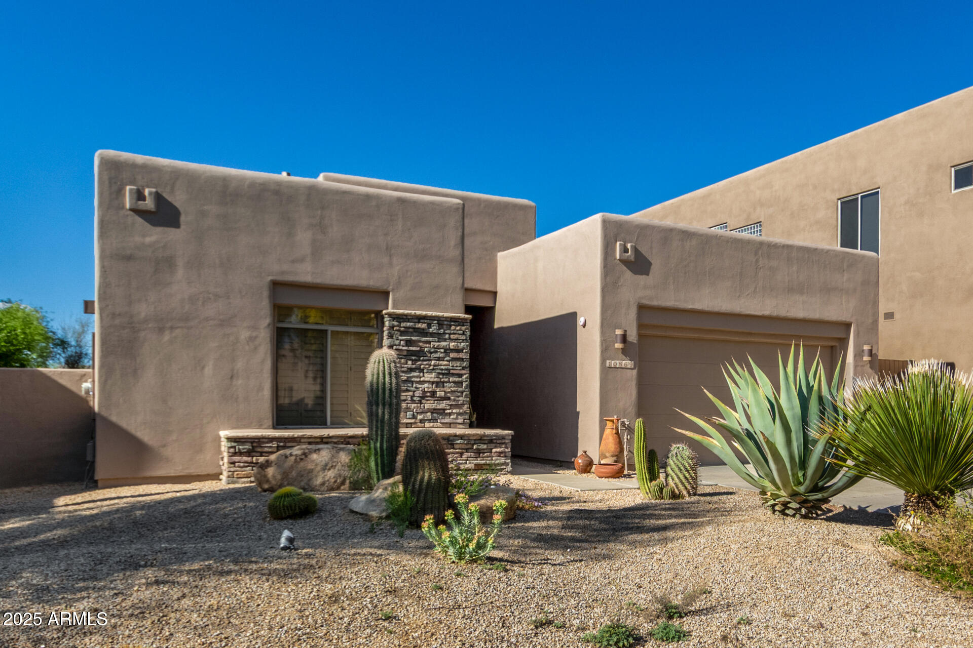 10869 E HEDGEHOG Place