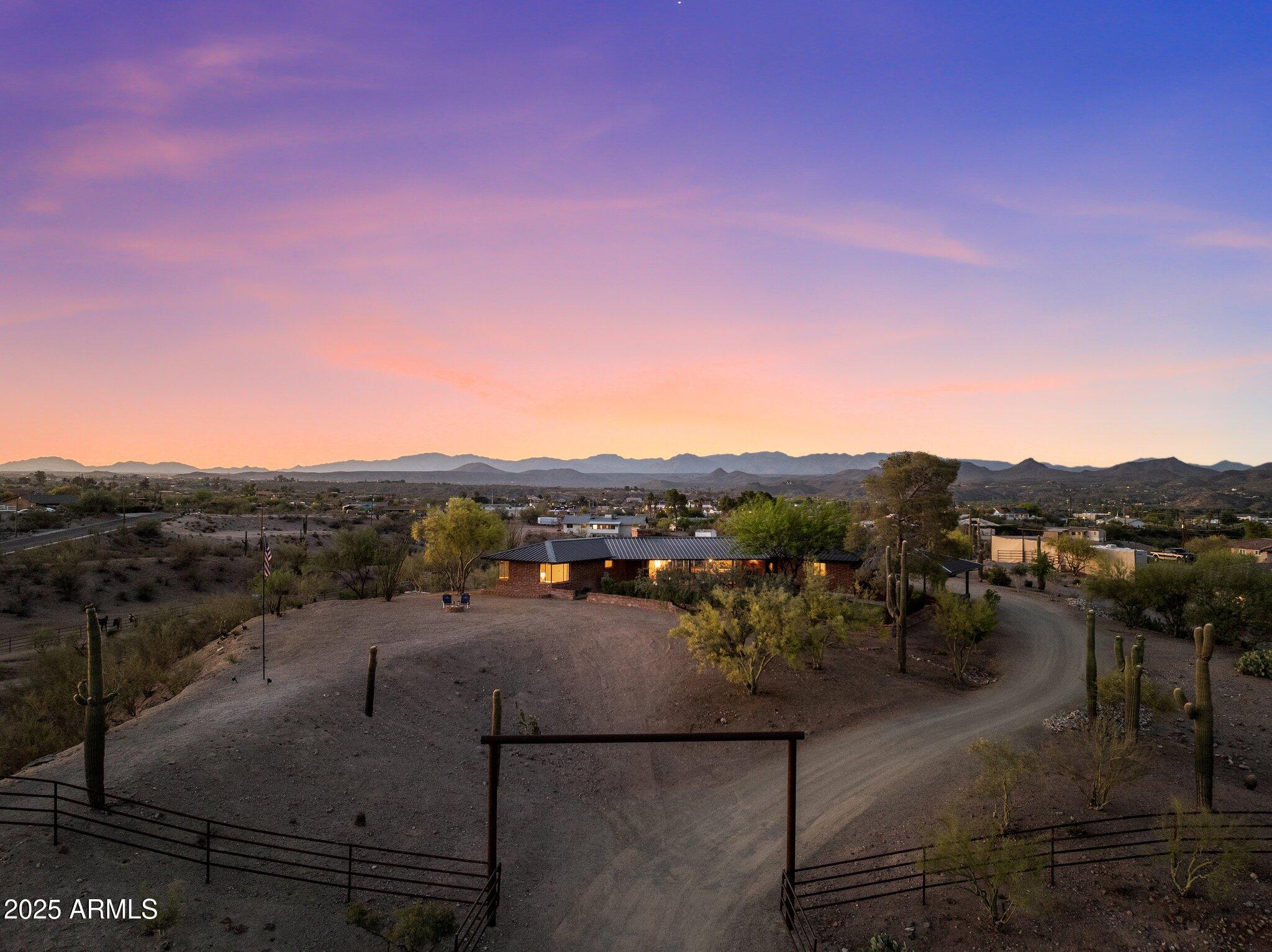 890 W PALO VERDE Drive