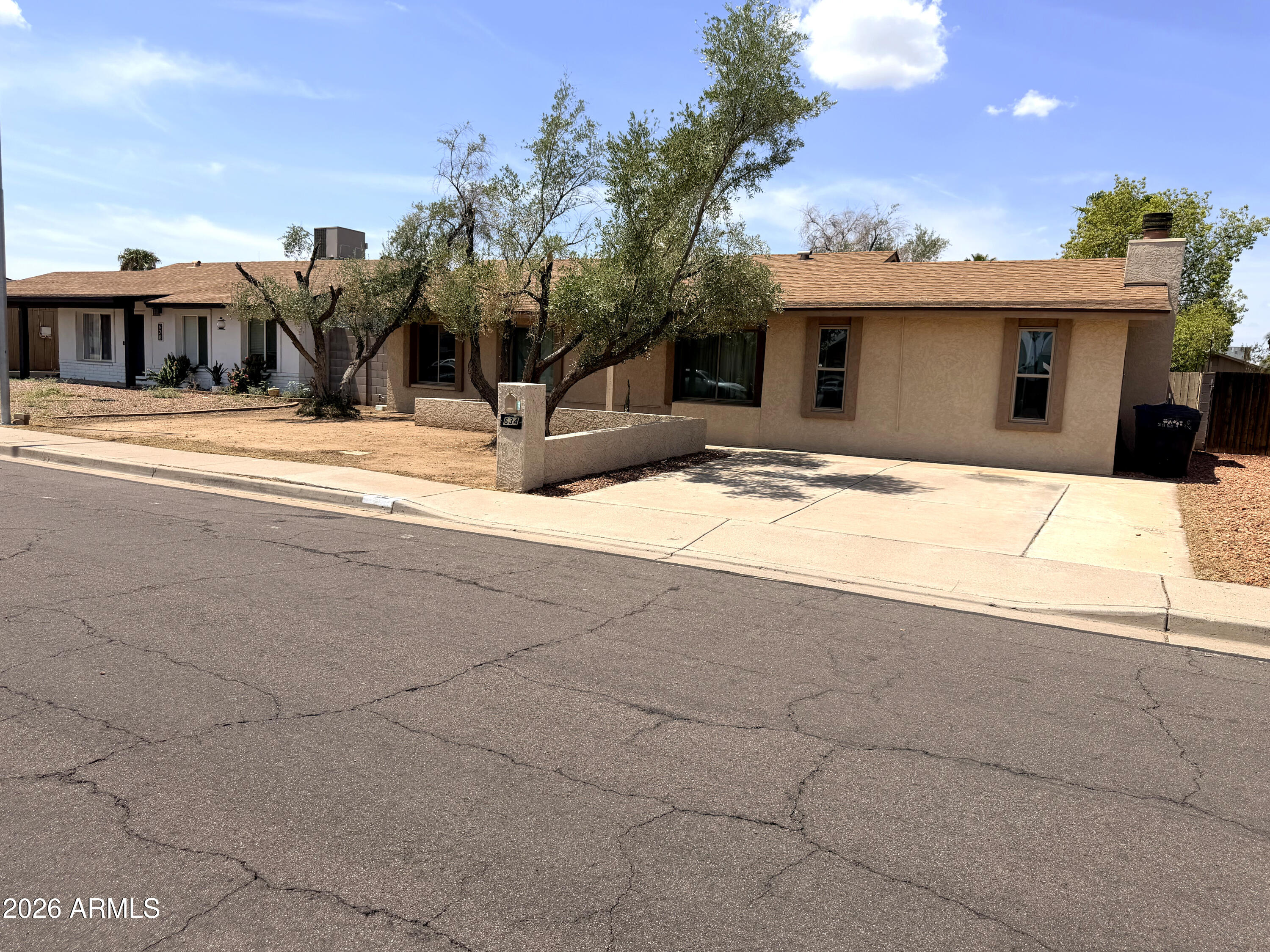 634 N SANTA ANNA --