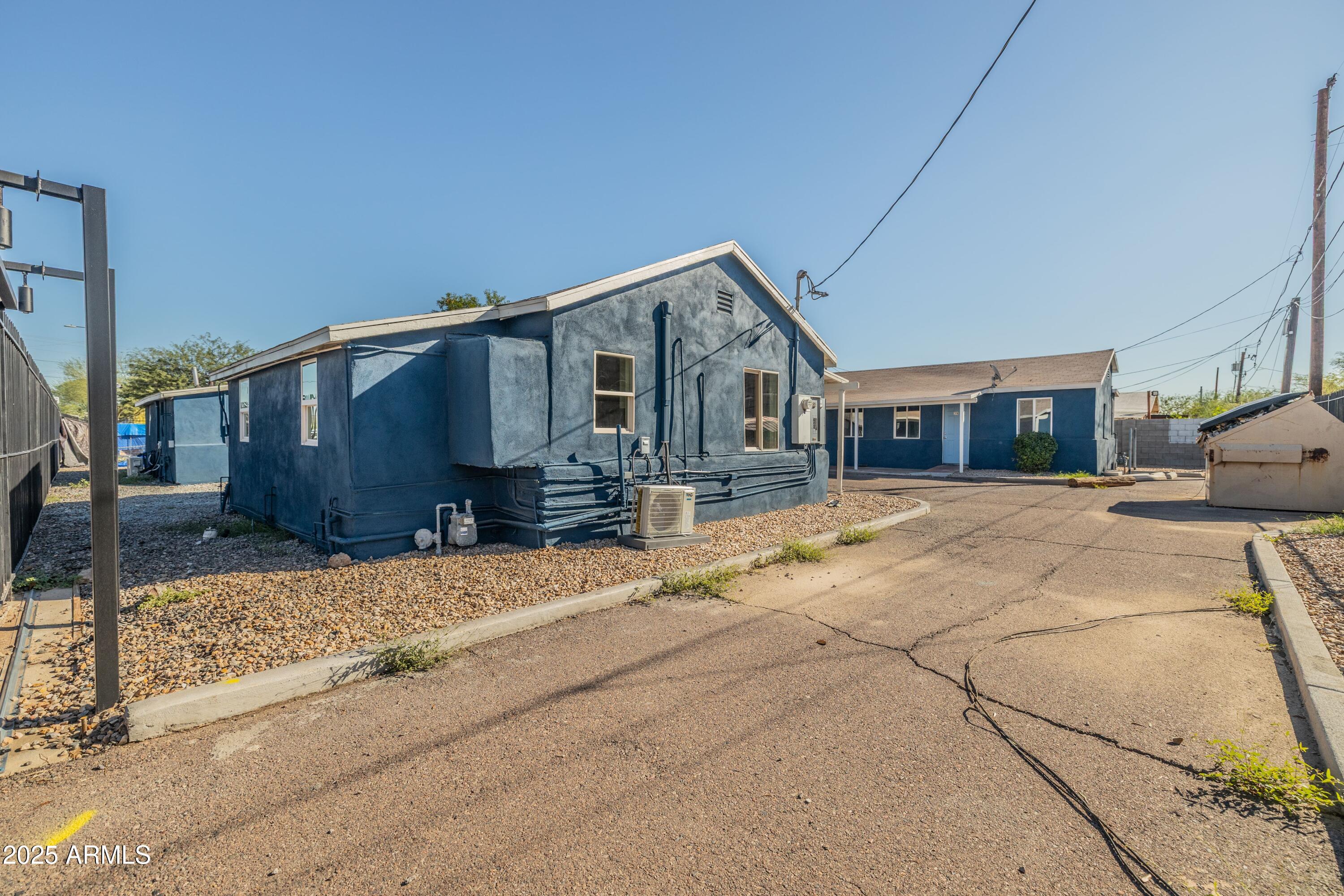 1545 W ROOSEVELT Street