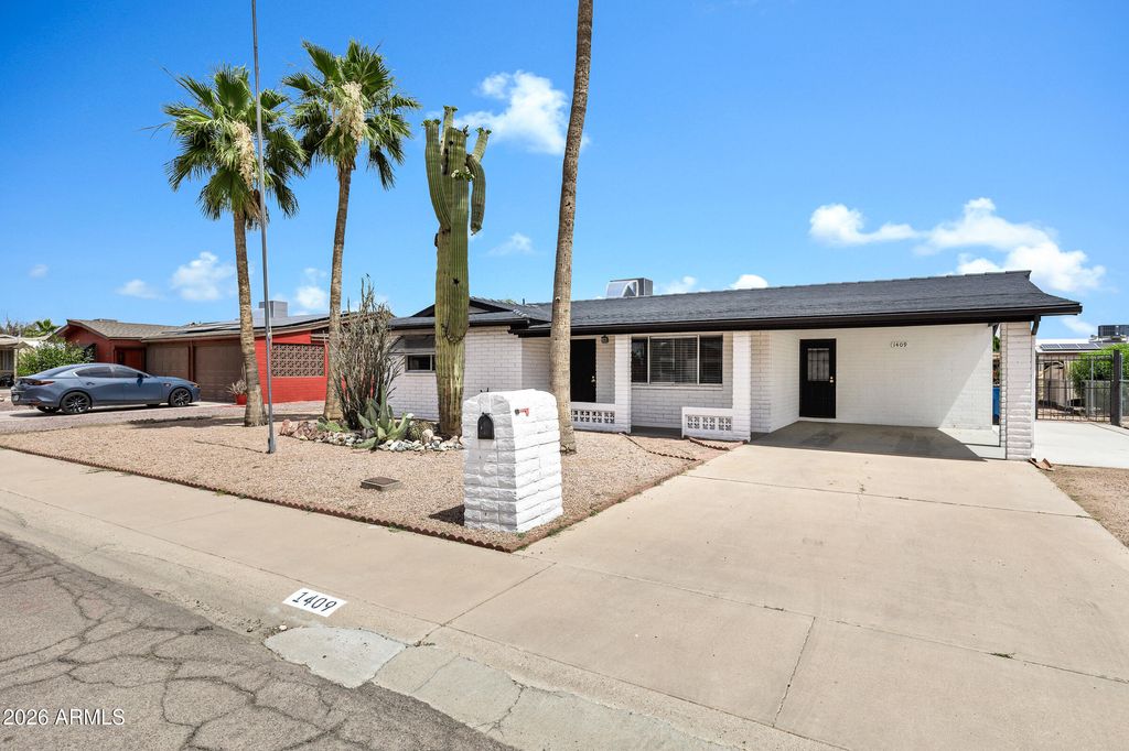 Photo of 1409 S Ocotillo Drive, Apache Junction, AZ 85120 (MLS # 7014784)