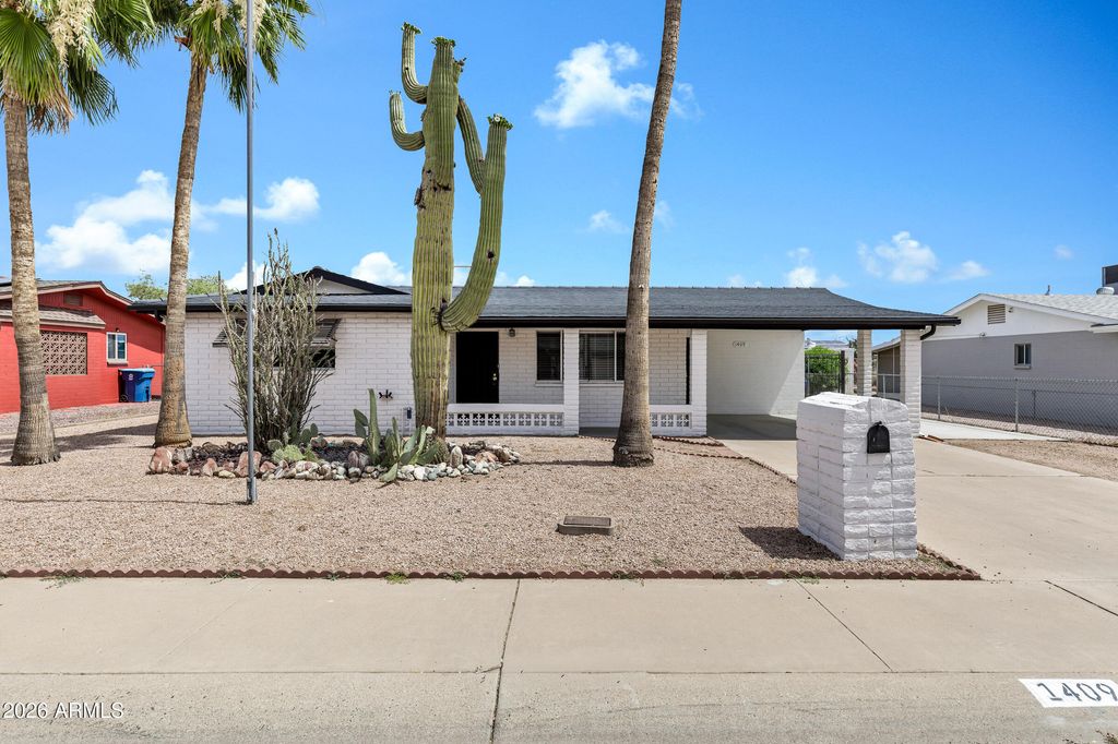 Photo of 1409 S Ocotillo Drive, Apache Junction, AZ 85120 (MLS # 7014784)