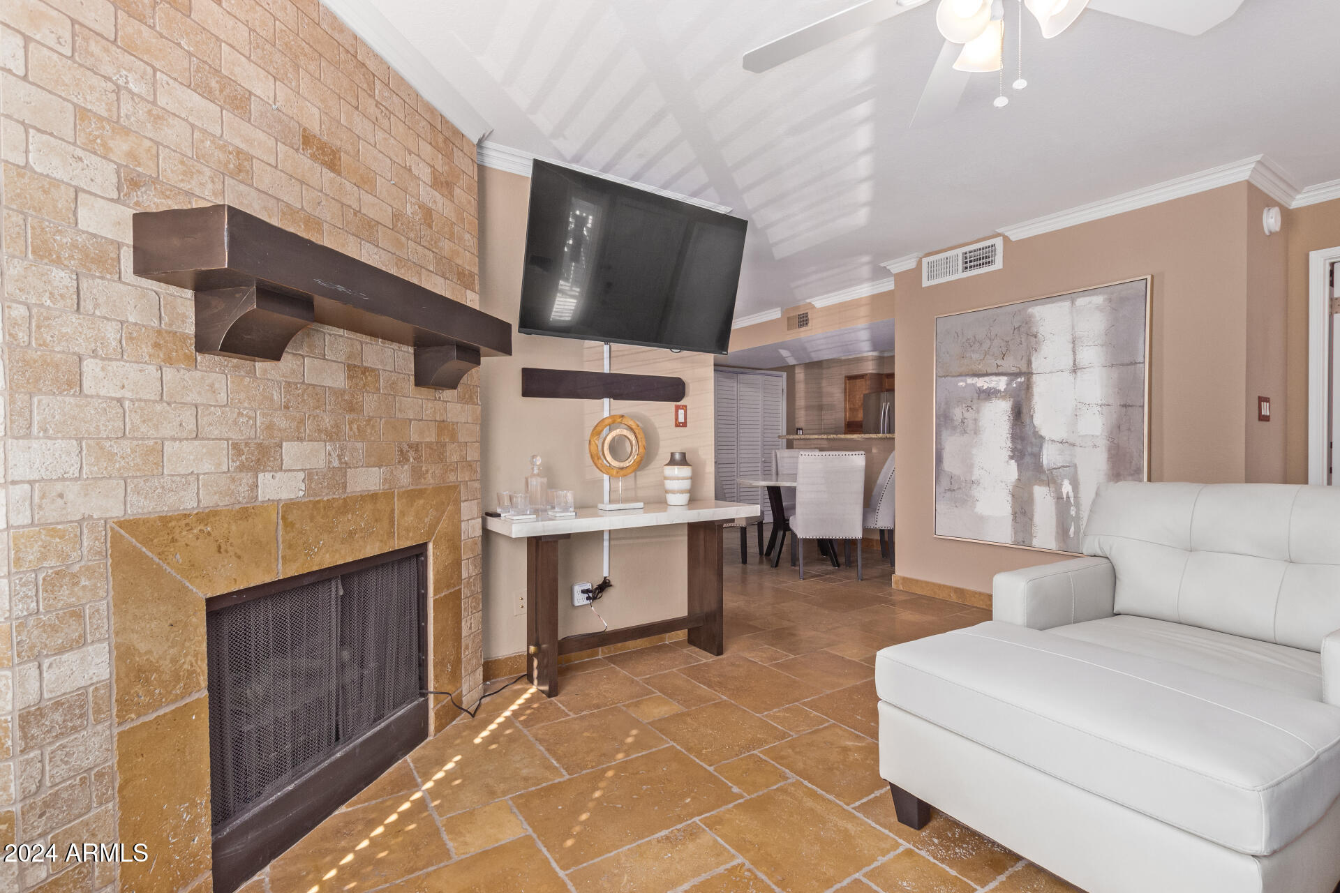 8787 E Mountain View Road 1093