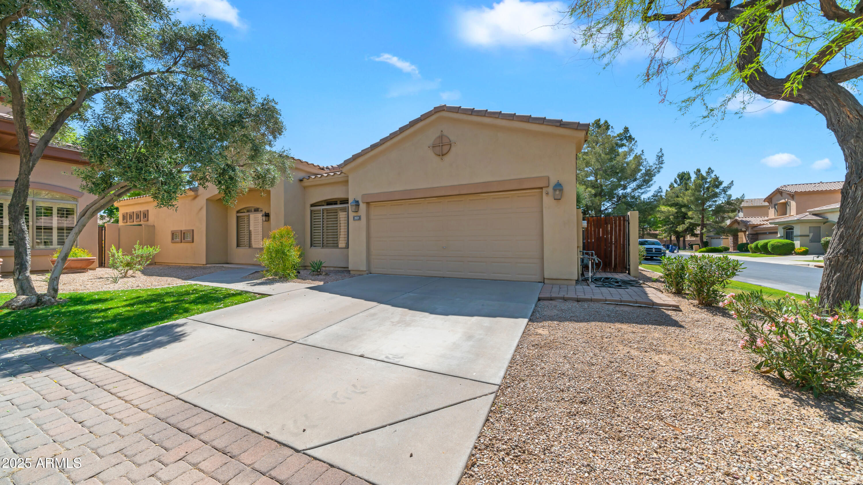 2031 W PERIWINKLE Way
