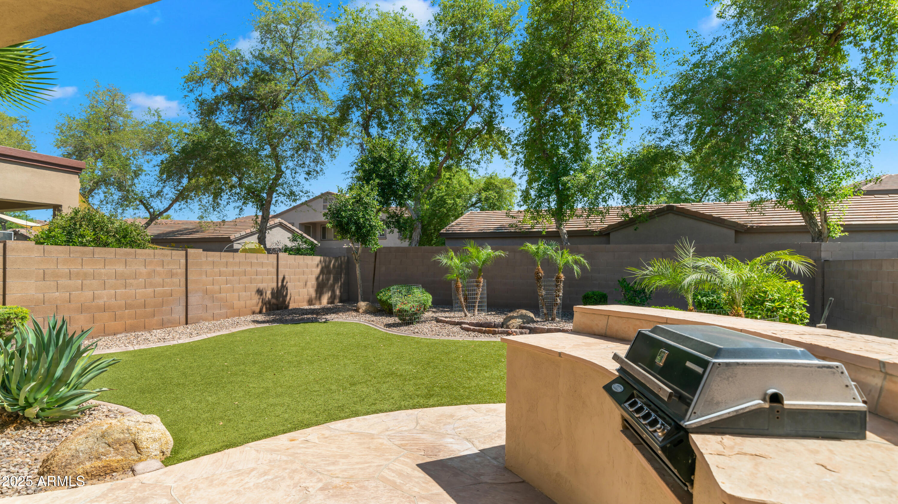 2031 W PERIWINKLE Way
