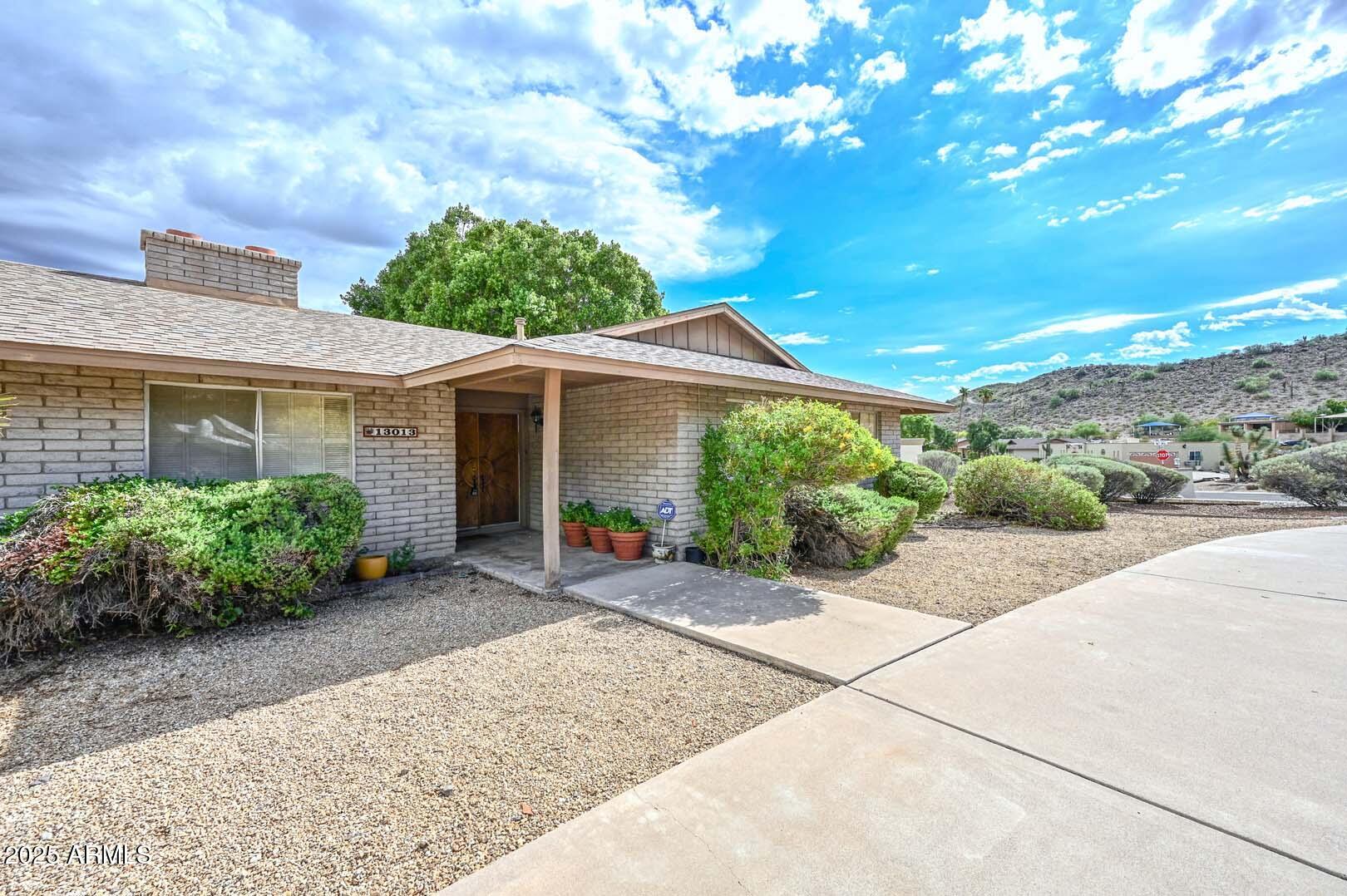 13013 N Surrey Circle