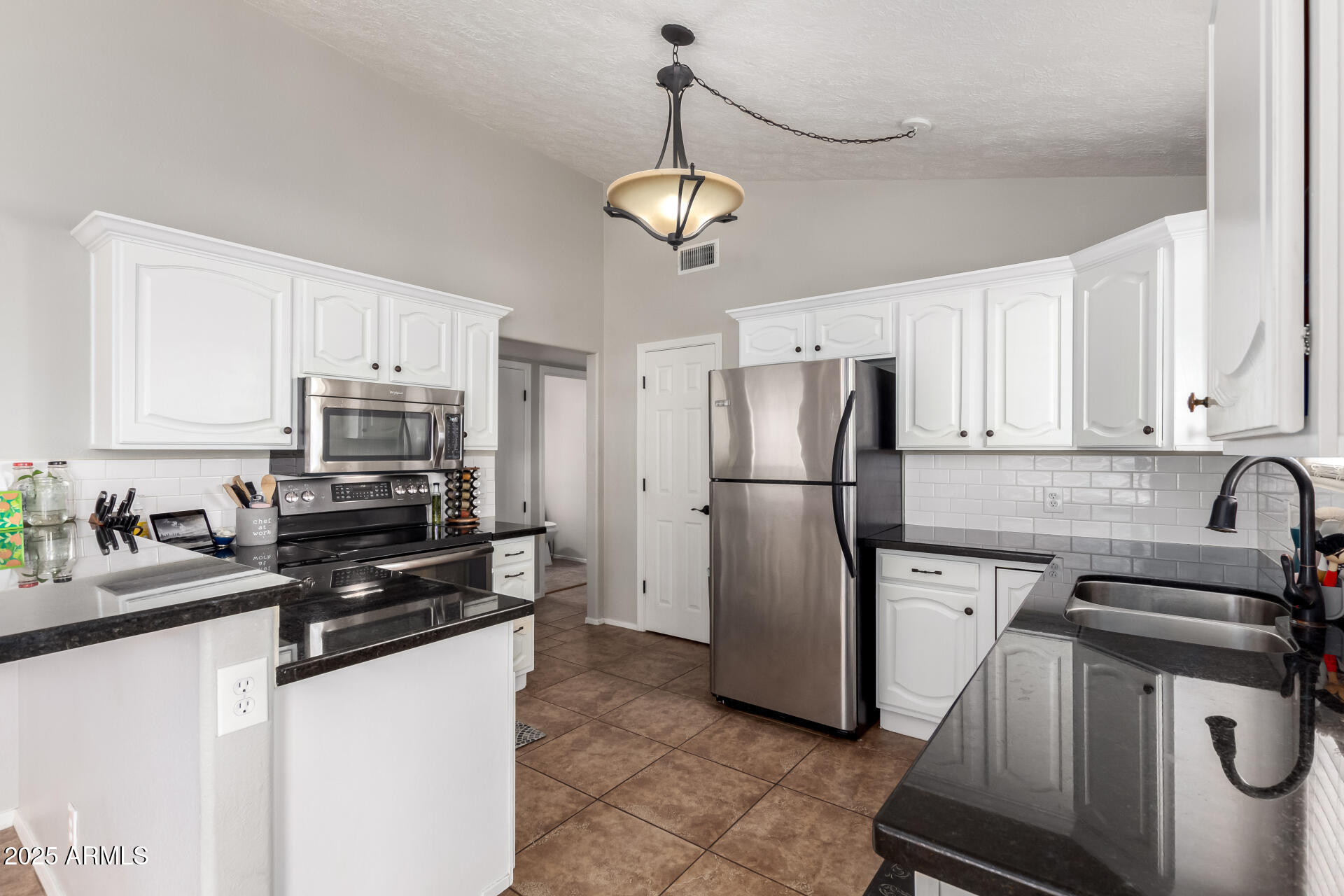 3302 E HIDDENVIEW Drive