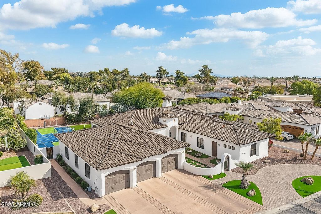 Photo of 351 N Cloverfield Circle, Litchfield Park, AZ 85340 (MLS # 7014032)