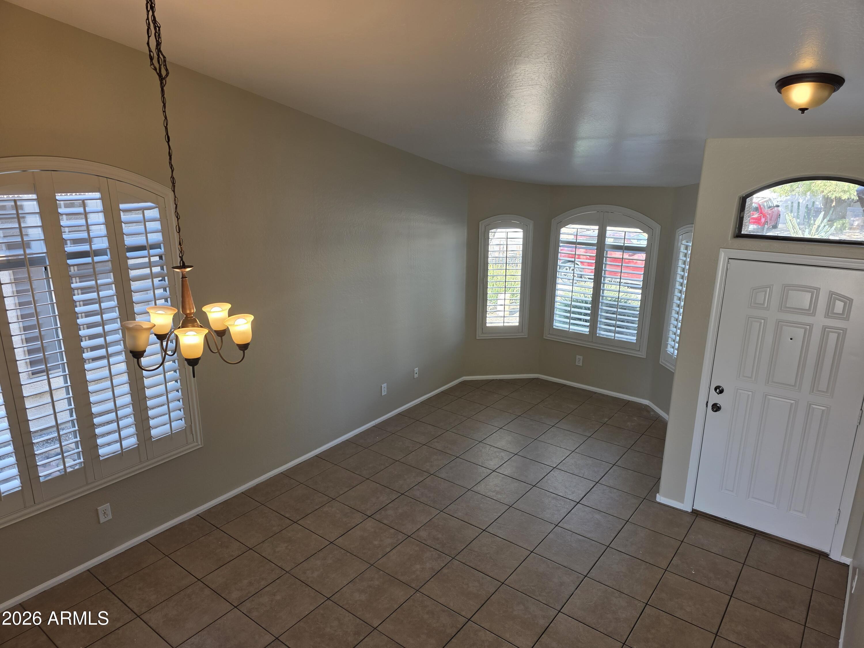 1605 E MELANIE Street