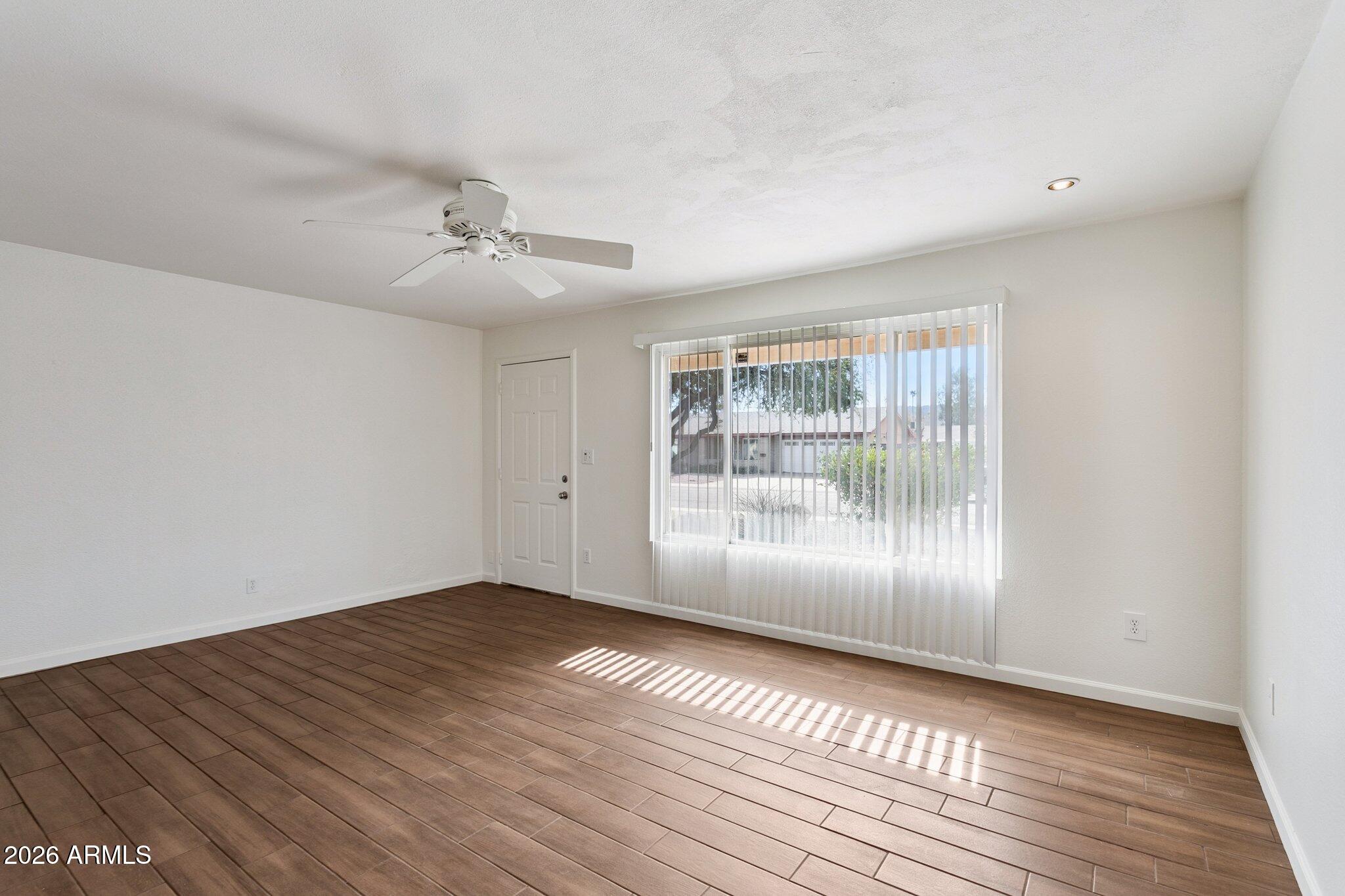 3416 E ALTADENA Avenue