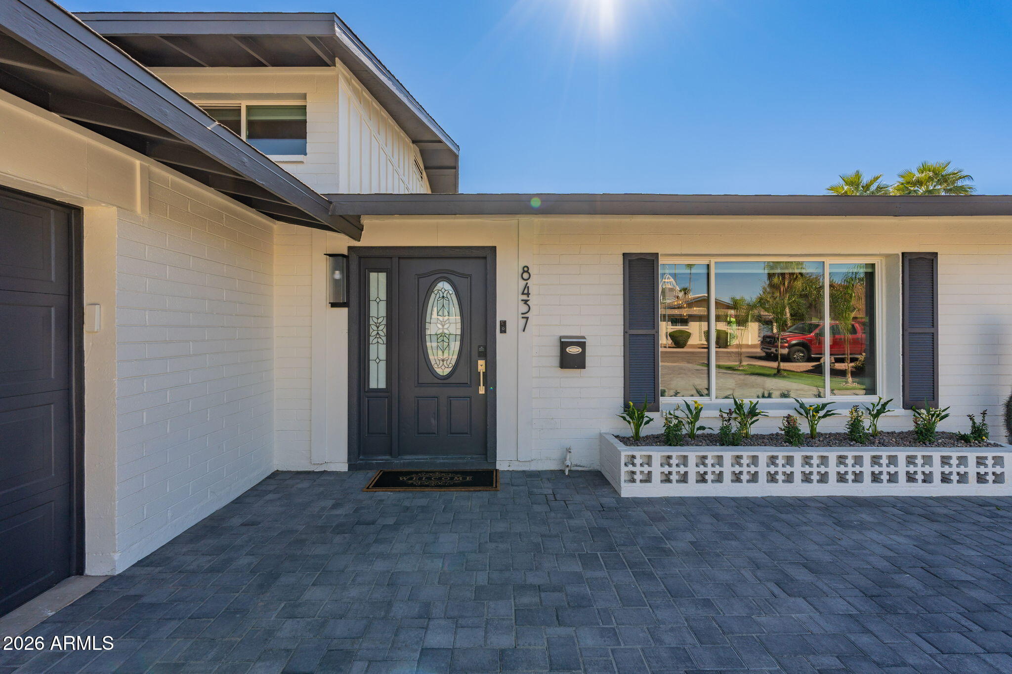 8437 E KEIM Drive