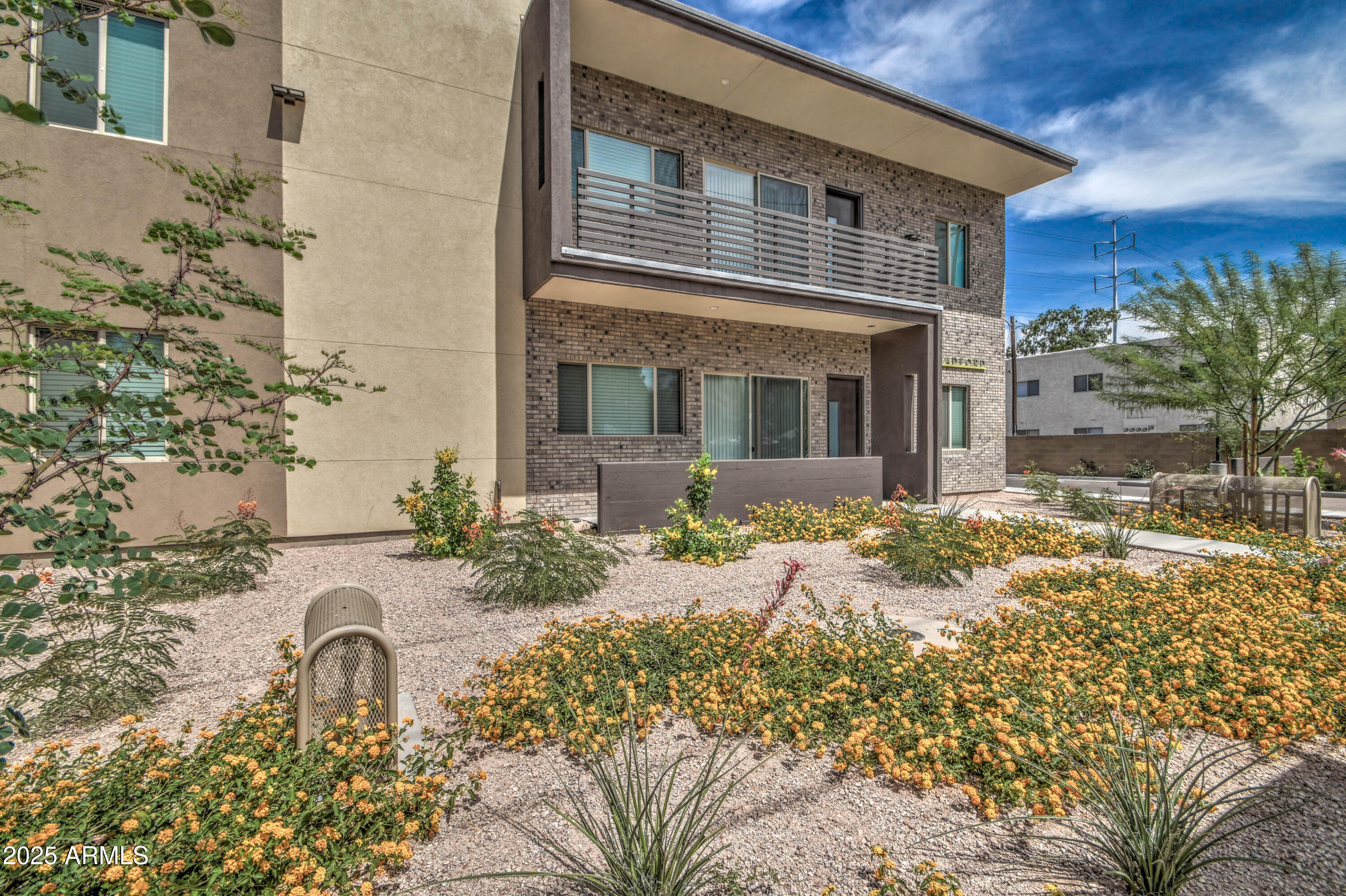 1037 S FARMER Avenue