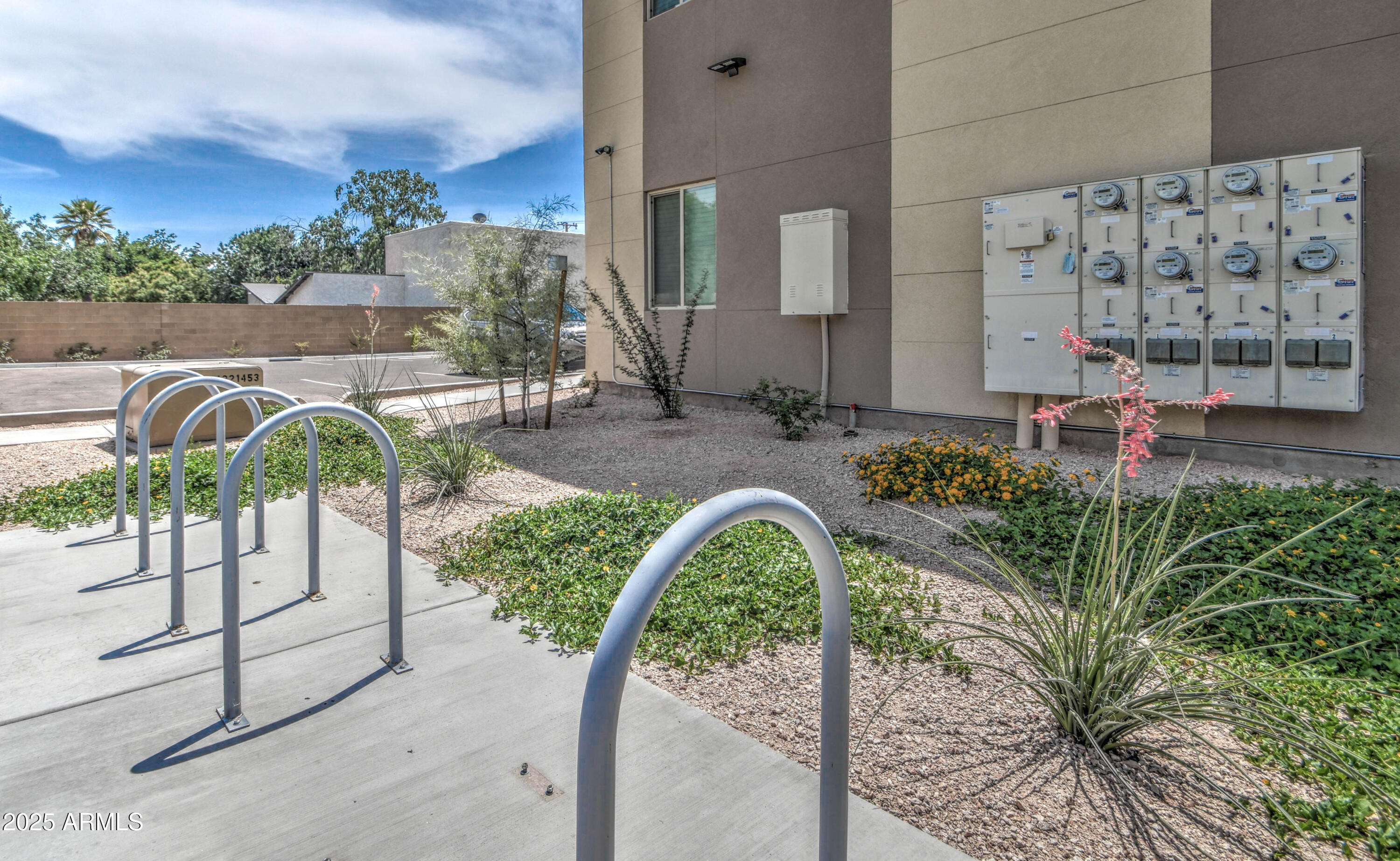 1037 S FARMER Avenue