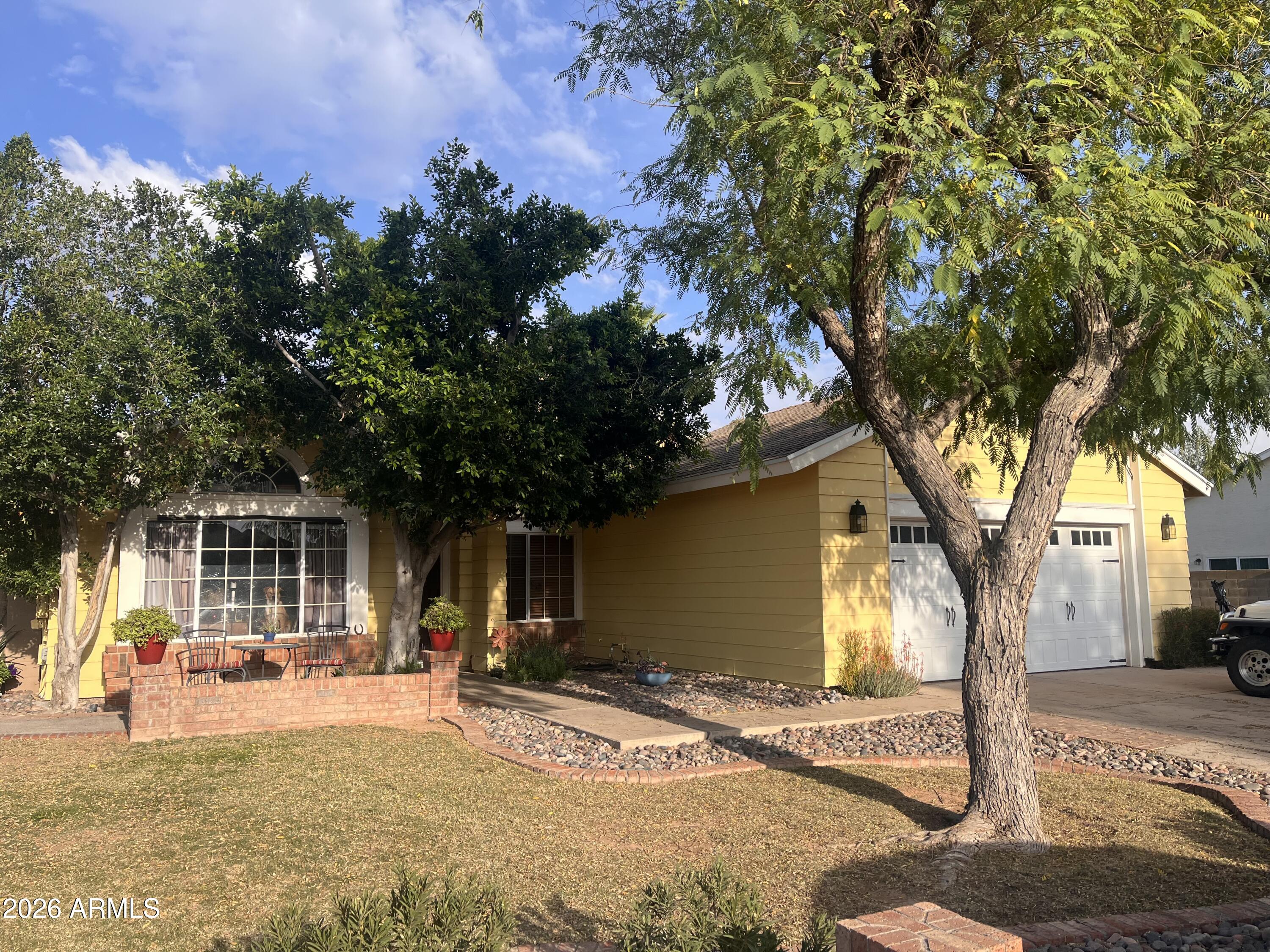 2825 N CHOLLA Street