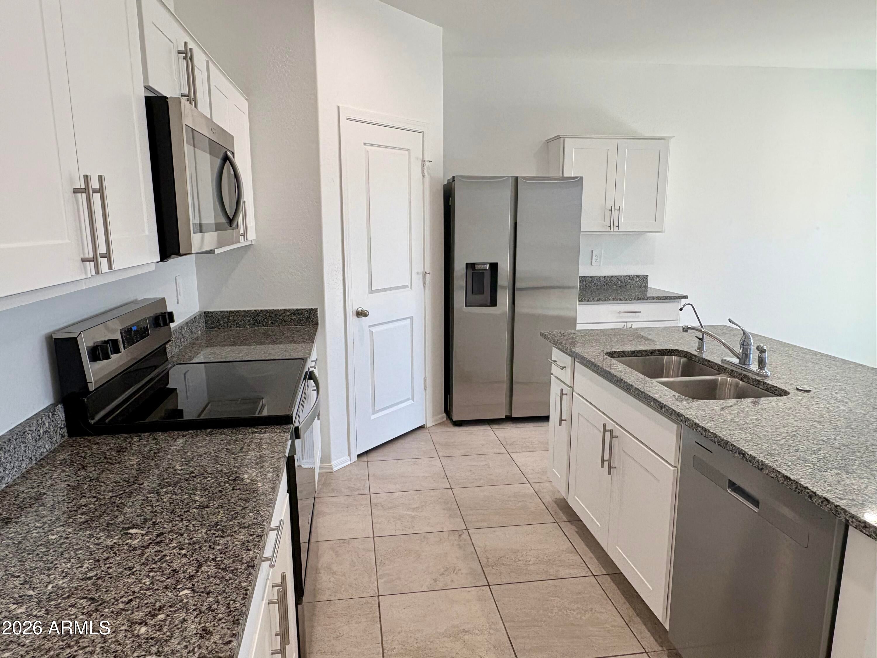 1575 E Lardner
