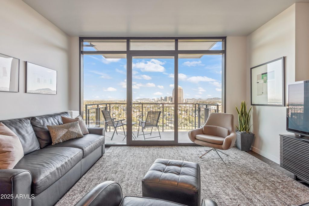 Photo of 200 W Portland Street #1024, Phoenix, AZ 85003 (MLS # 6874998)