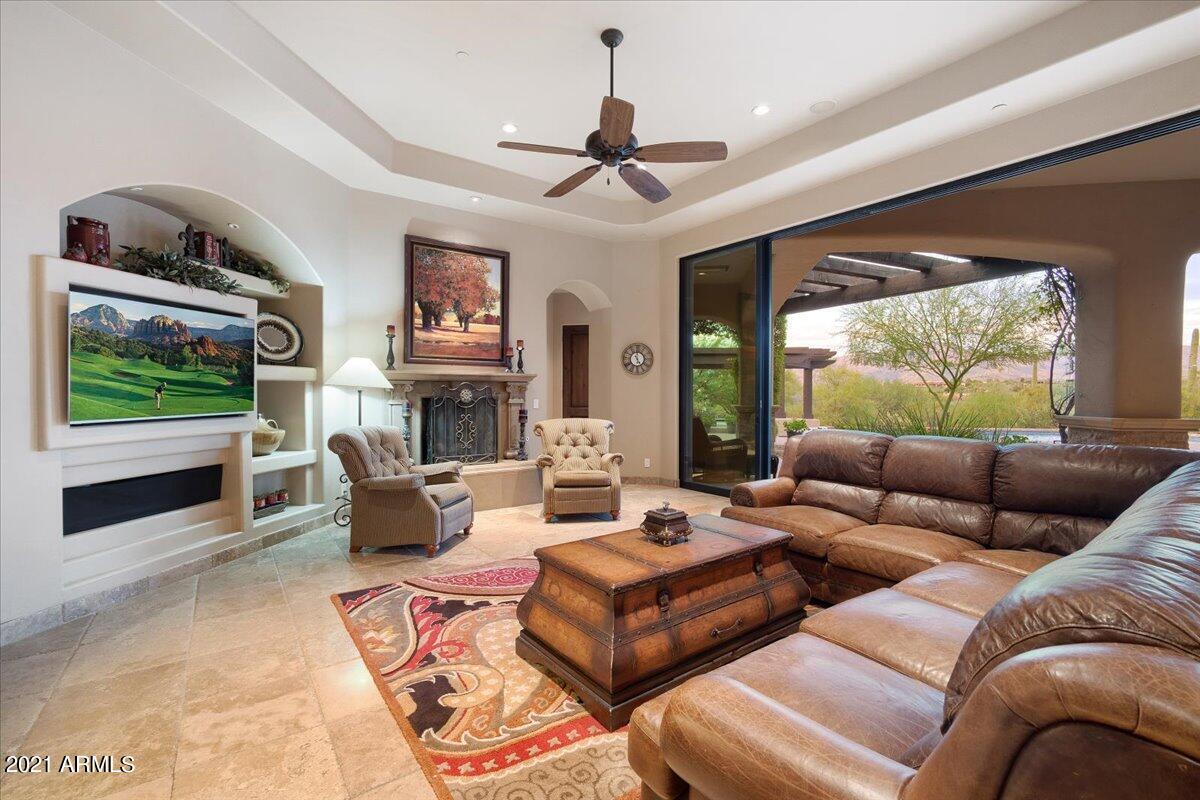 CAREFREE - Residential