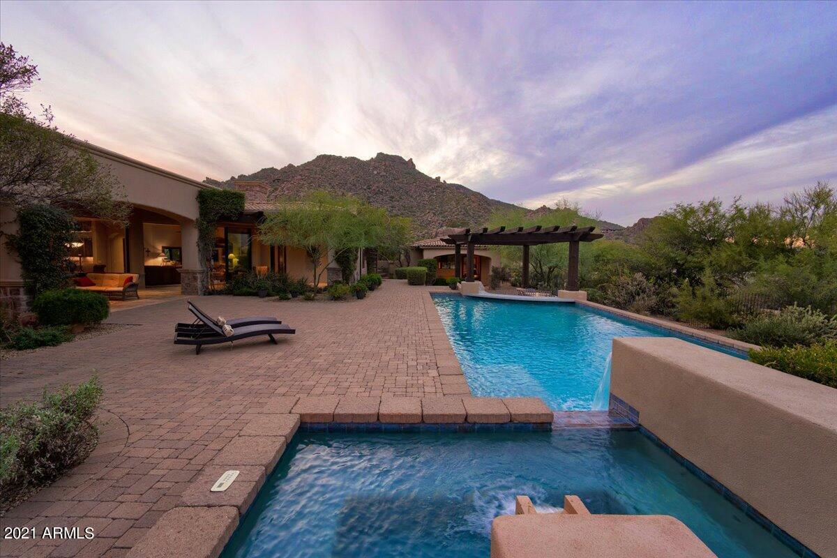 CAREFREE - Residential