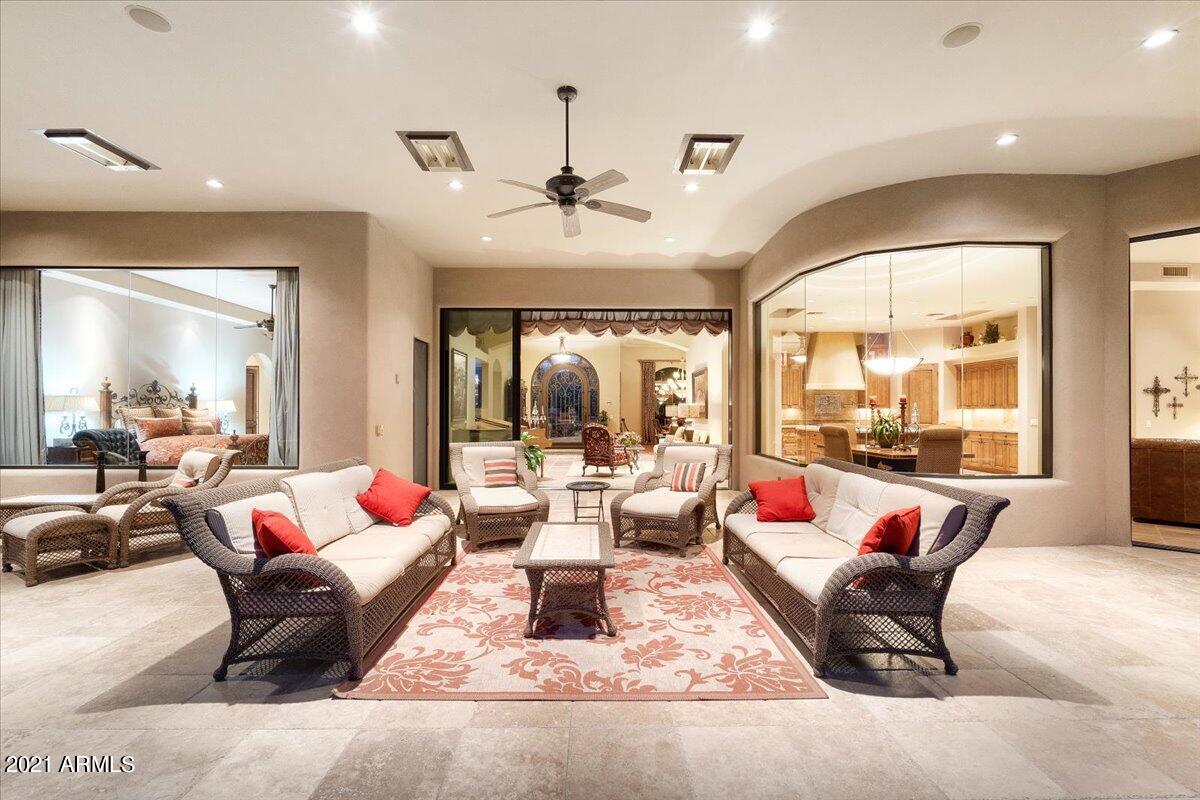 CAREFREE - Residential