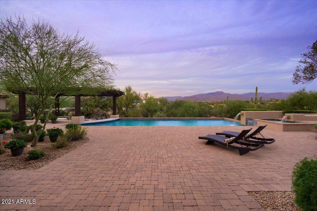CAREFREE - Residential