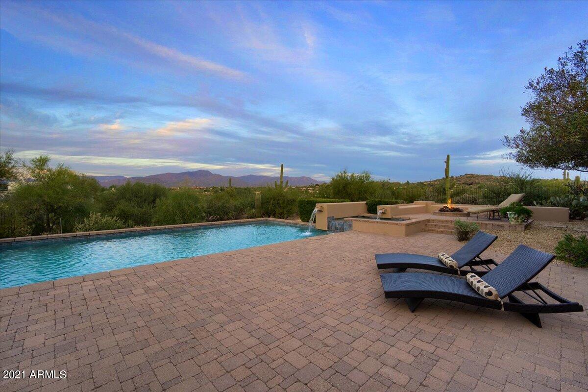 CAREFREE - Residential