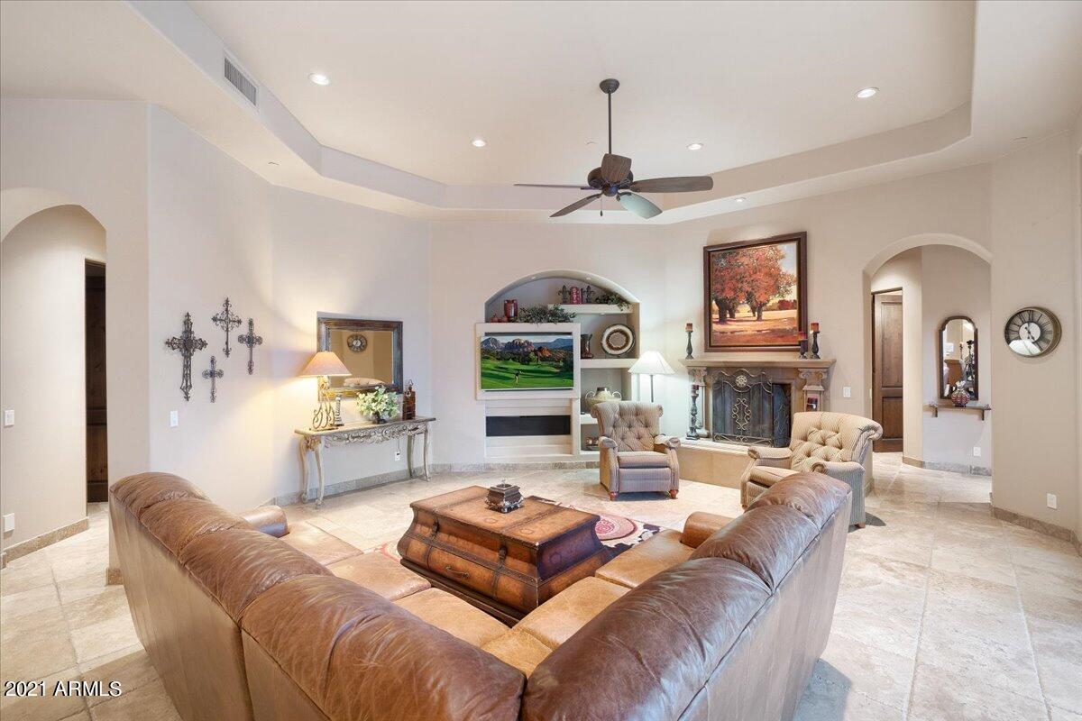 CAREFREE - Residential