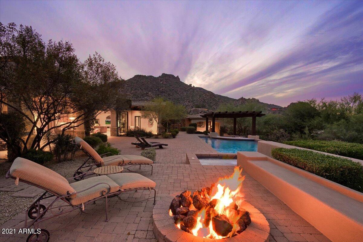 CAREFREE - Residential