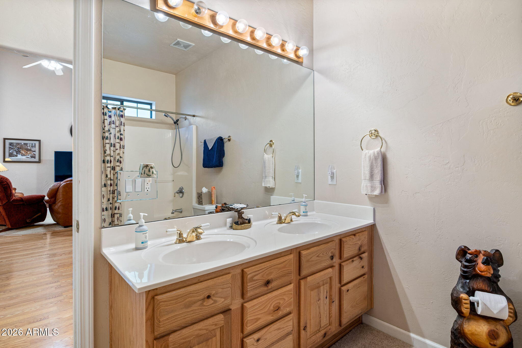 WOODLAND HILLS - Residential