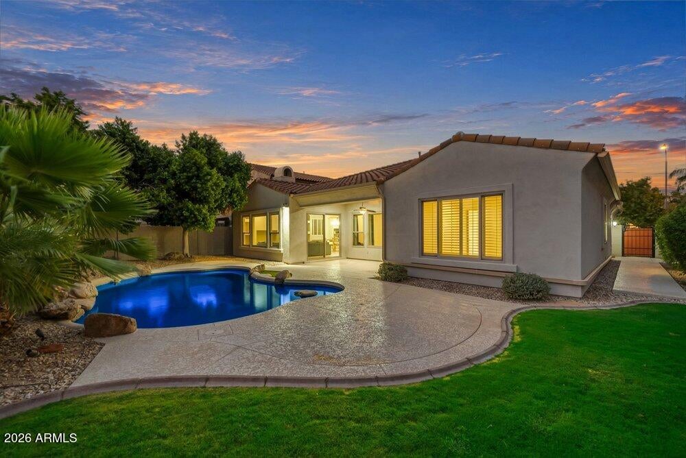 1613 W KAIBAB Drive