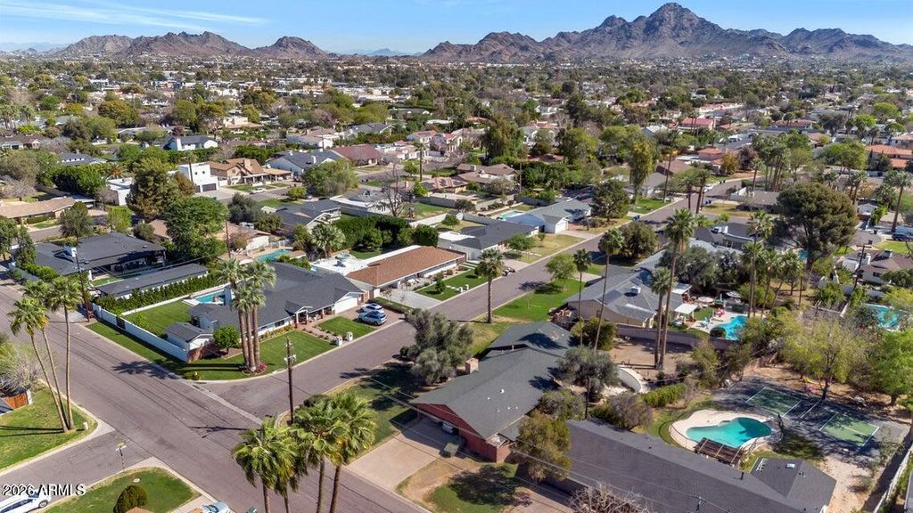 Photo of 301 E Mclellan Boulevard #10, Phoenix, AZ 85012 (MLS # 7013579)