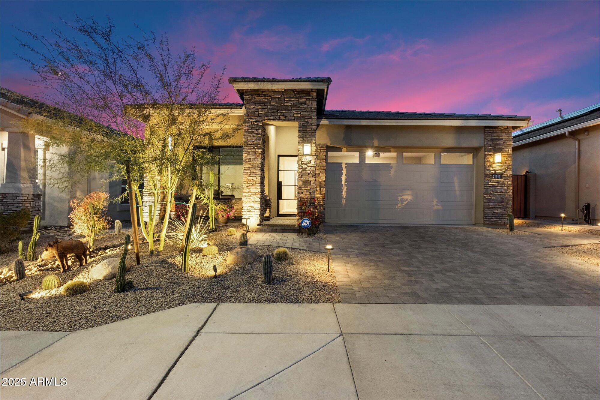 Phoenix, Arizona 85054, United States, 4 Bedrooms Bedrooms, ,2 BathroomsBathrooms,Residential,Active,95690